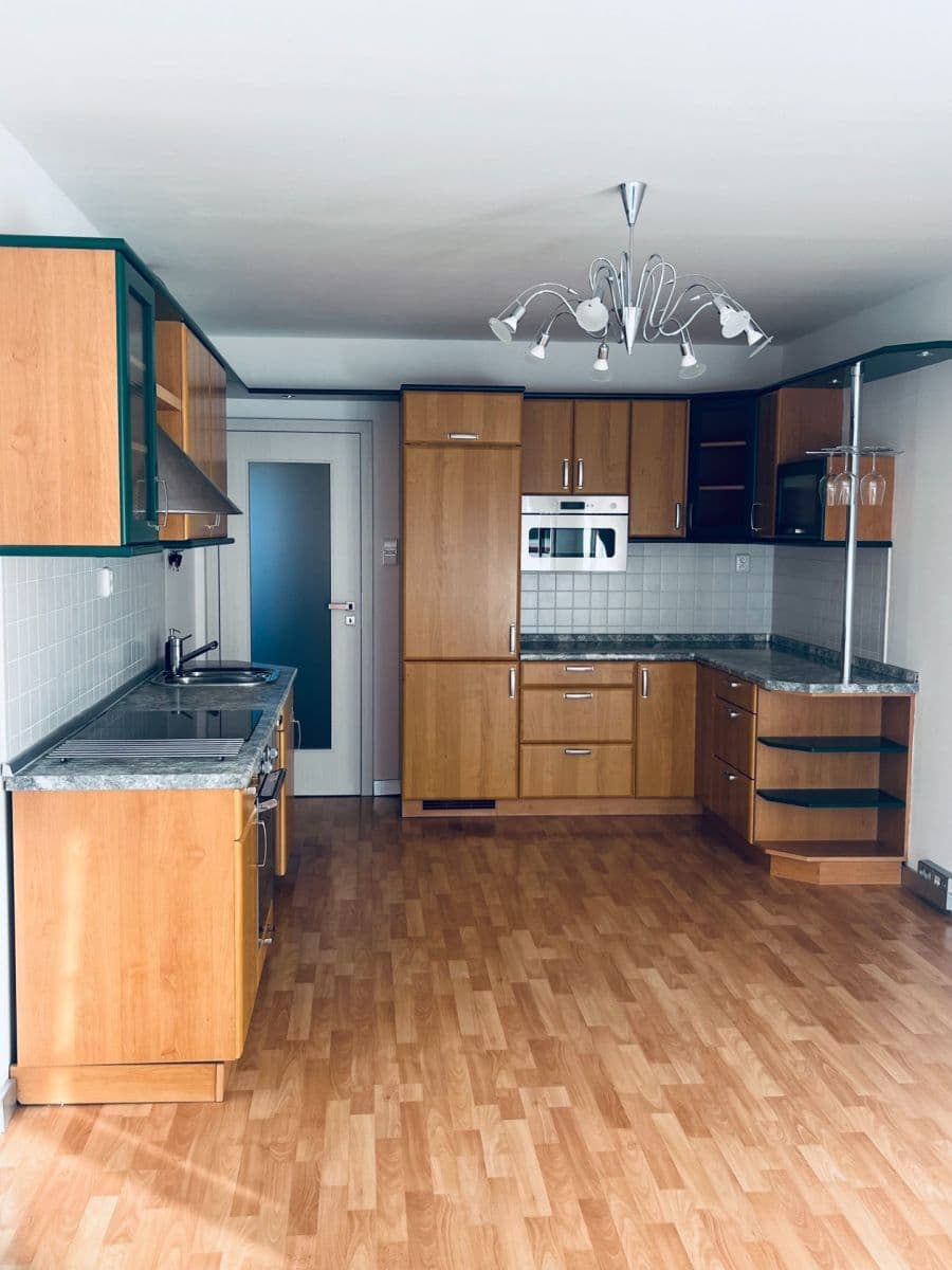 Prenájom bytu 4-izbový 68 m², Tobrucká, Praha, Praha Prenájom bytu 4-izbový 68 m², Tobrucká, Praha, Praha