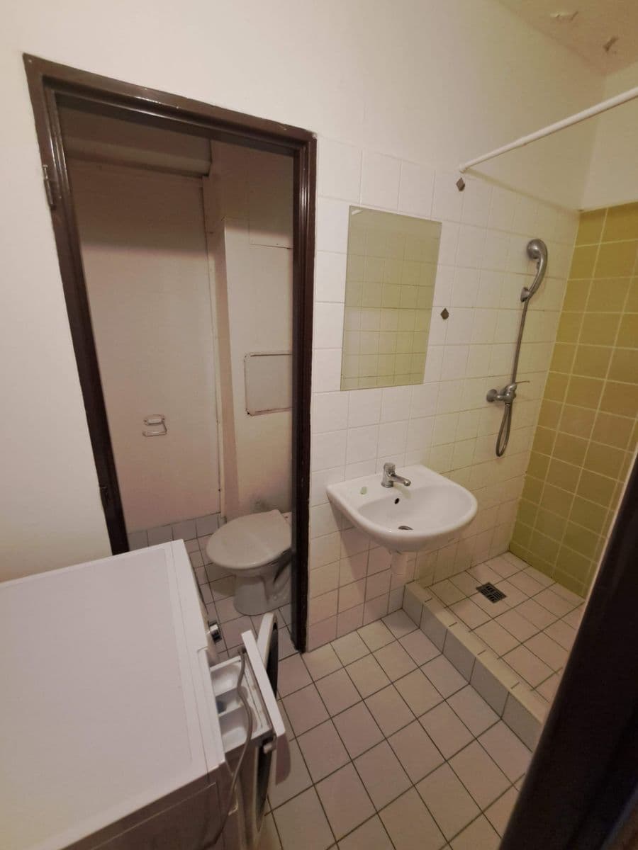 Prenájom bytu 1-izbový 25 m², Vrážská, Praha, Praha Prenájom bytu 1-izbový 25 m², Vrážská, Praha, Praha