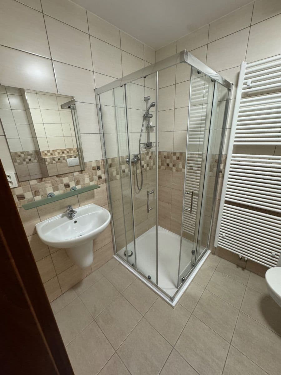 Prenájom bytu 1-izbový 32 m², Uherova, Chýně, Středočeský kraj Prenájom bytu 1-izbový 32 m², Uherova, Chýně, Středočeský kraj