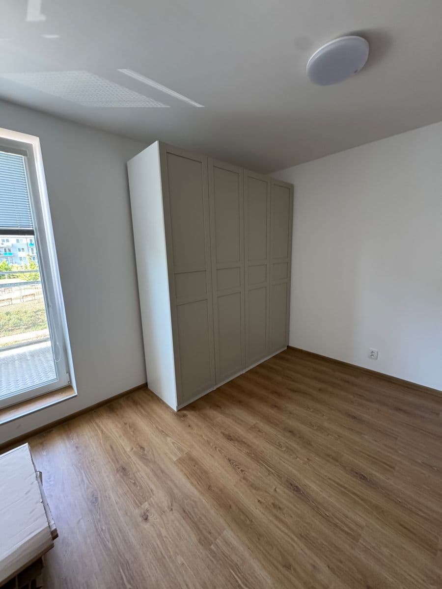 Prenájom bytu 1-izbový 32 m², Uherova, Chýně, Středočeský kraj Prenájom bytu 1-izbový 32 m², Uherova, Chýně, Středočeský kraj