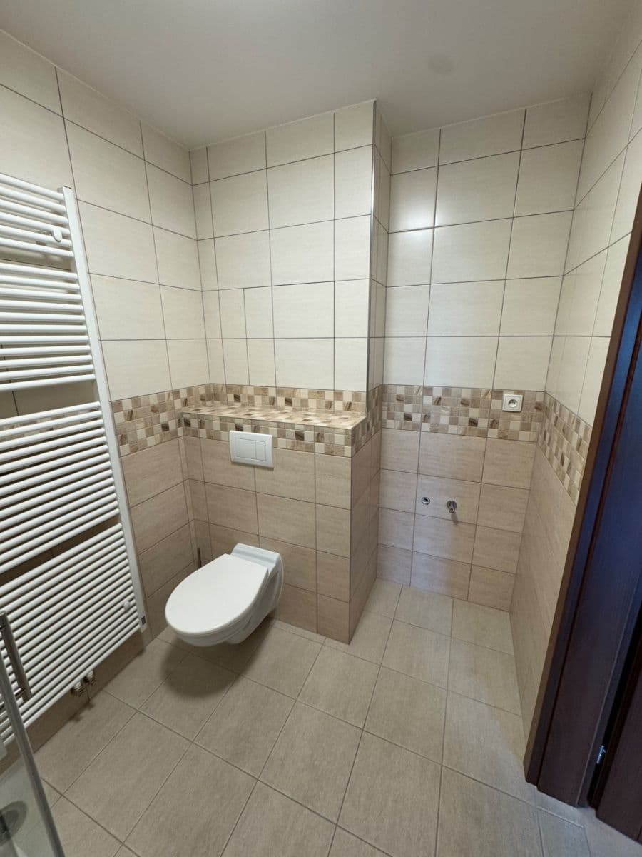 Prenájom bytu 1-izbový 32 m², Uherova, Chýně, Středočeský kraj Prenájom bytu 1-izbový 32 m², Uherova, Chýně, Středočeský kraj