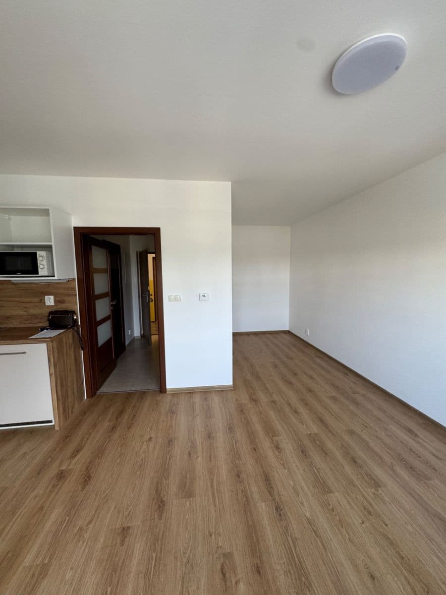 Prenájom bytu 1-izbový 32 m², Uherova, Chýně, Středočeský kraj Prenájom bytu 1-izbový 32 m², Uherova, Chýně, Středočeský kraj