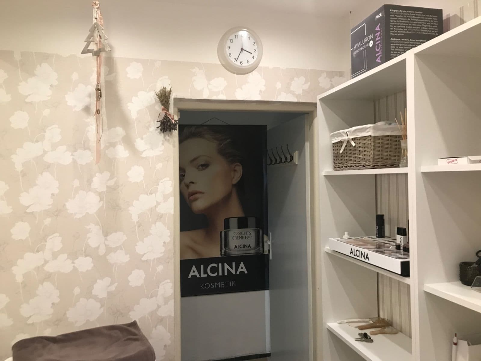 Prenájom nebytového priestoru 4 m², Hvězdova, Praha, Praha Prenájom nebytového priestoru 4 m², Hvězdova, Praha, Praha