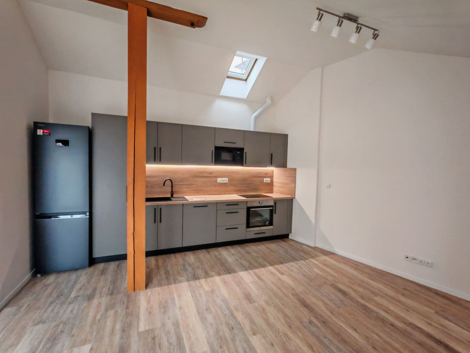 Prenájom bytu 2-izbový 94 m², Navrátilova, Praha, Praha Prenájom bytu 2-izbový 94 m², Navrátilova, Praha, Praha