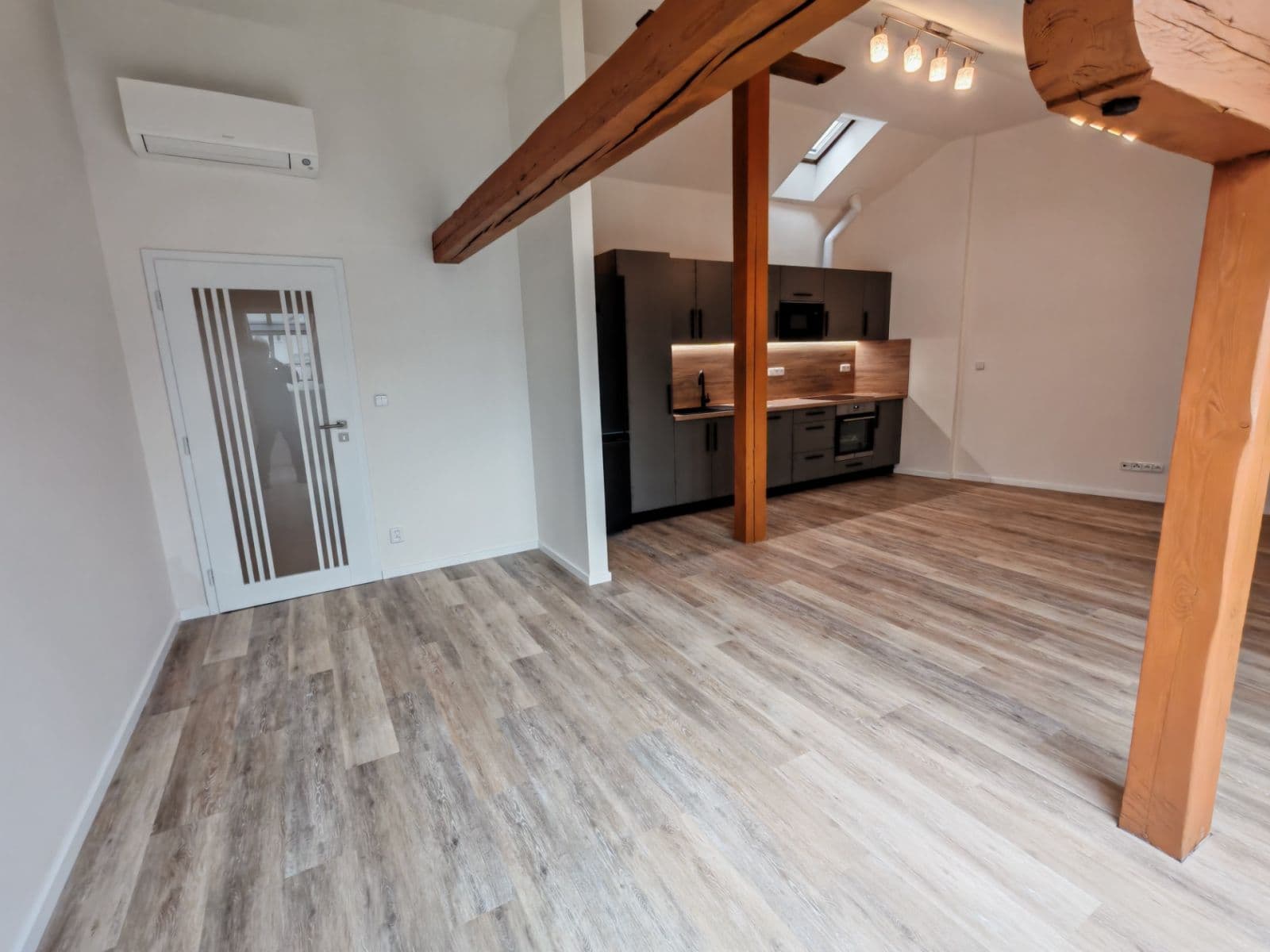 Prenájom bytu 2-izbový 94 m², Navrátilova, Praha, Praha Prenájom bytu 2-izbový 94 m², Navrátilova, Praha, Praha
