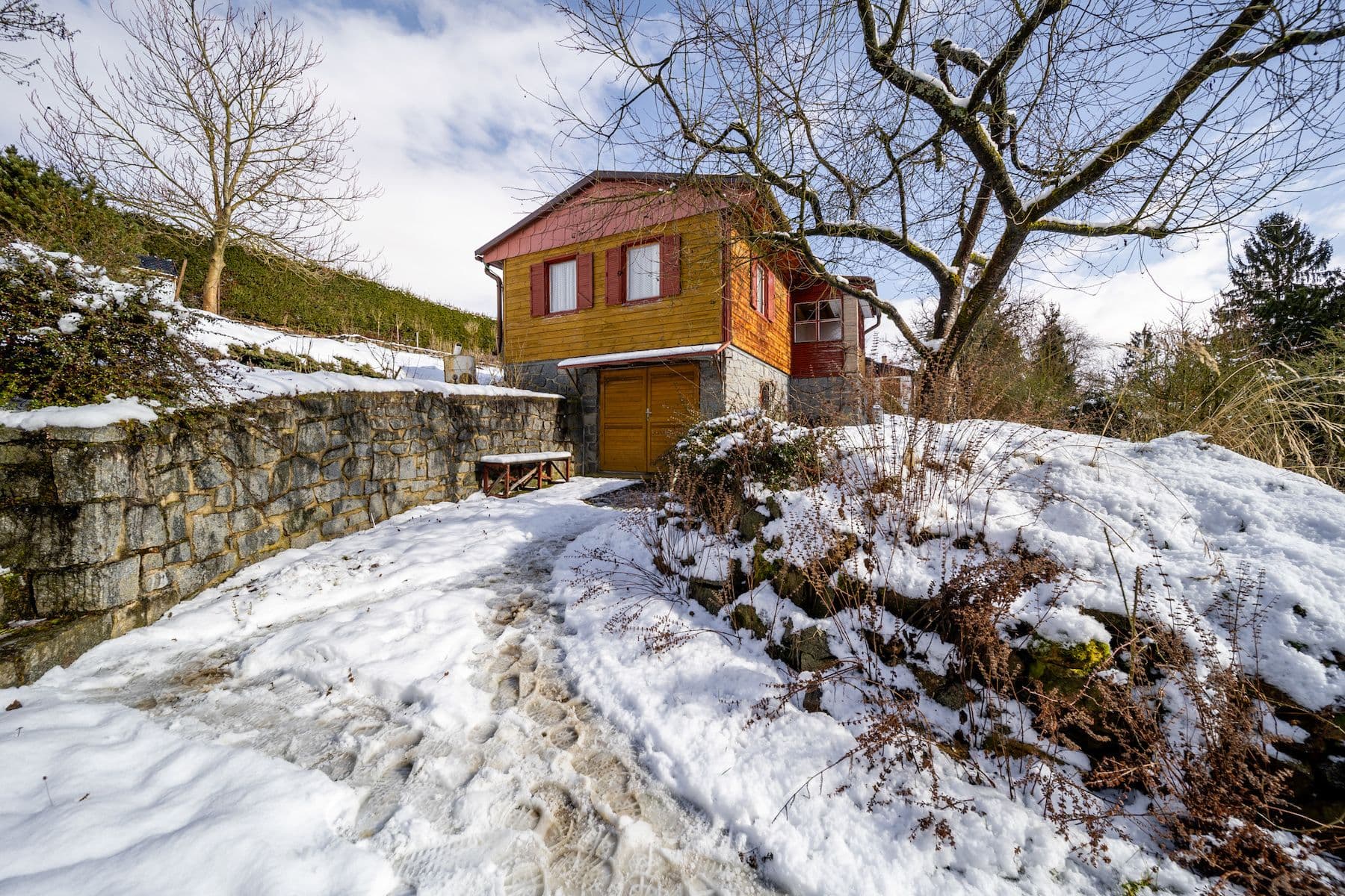 Predaj rekreačného objektu 41 m², pozemek 644 m², Orlík nad Vltavou, Jihočeský kraj Predaj rekreačného objektu 41 m², pozemek 644 m², Orlík nad Vltavou, Jihočeský kraj