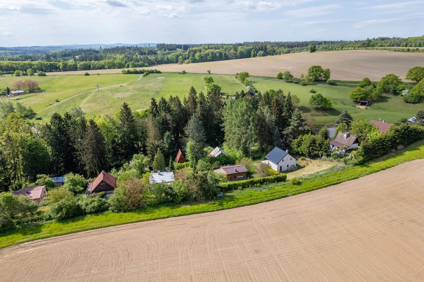 Predaj rekreačného objektu 41 m², pozemek 644 m², Orlík nad Vltavou, Jihočeský kraj Predaj rekreačného objektu 41 m², pozemek 644 m², Orlík nad Vltavou, Jihočeský kraj