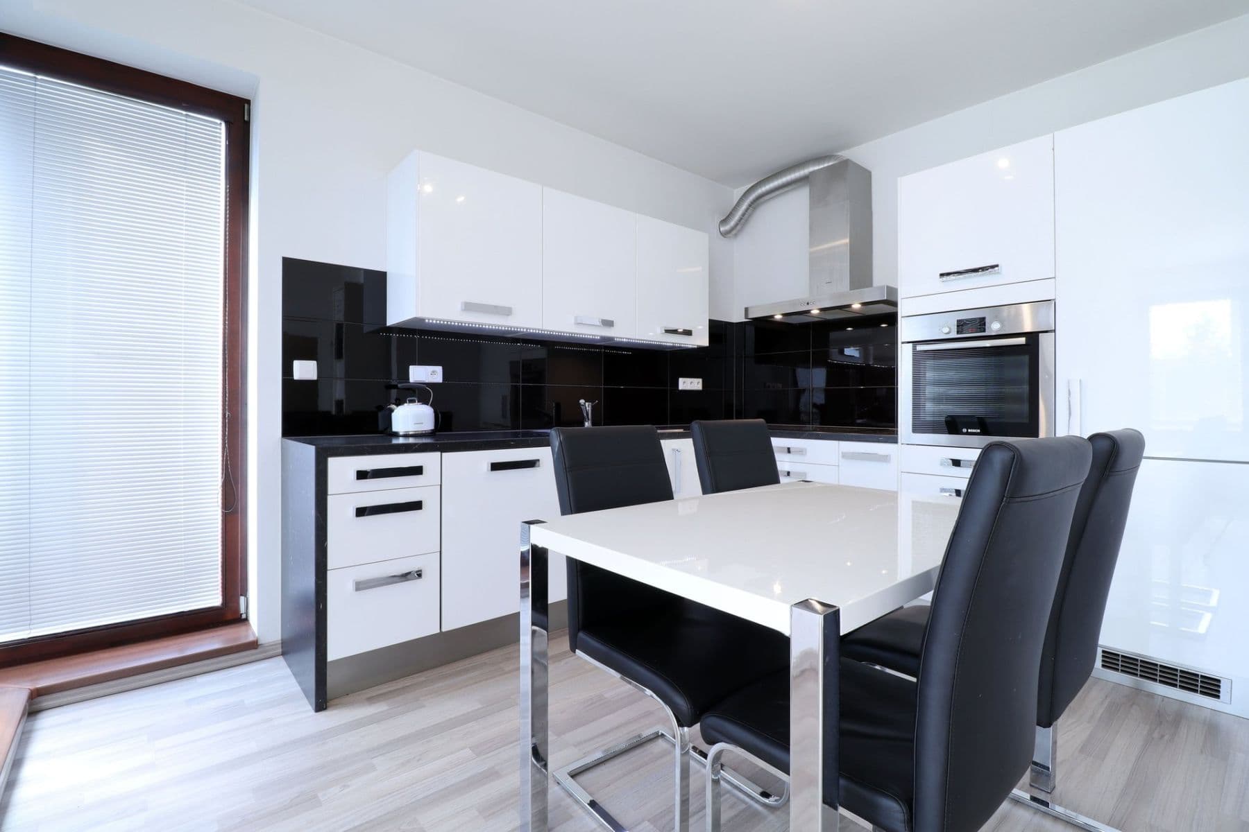 Prenájom bytu 2-izbový 55 m², Dragounská, Praha, Praha Prenájom bytu 2-izbový 55 m², Dragounská, Praha, Praha