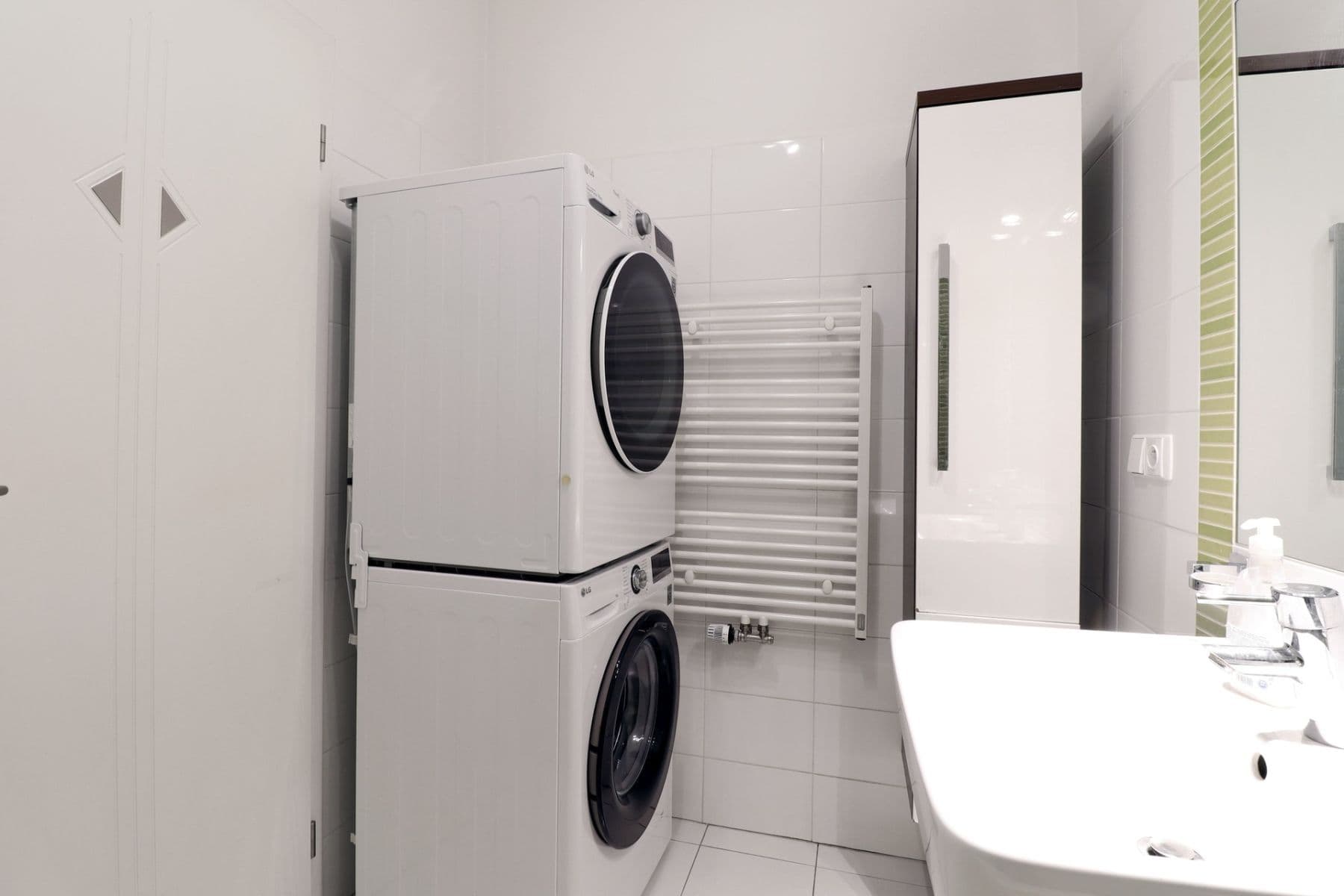 Prenájom bytu 2-izbový 55 m², Dragounská, Praha, Praha Prenájom bytu 2-izbový 55 m², Dragounská, Praha, Praha