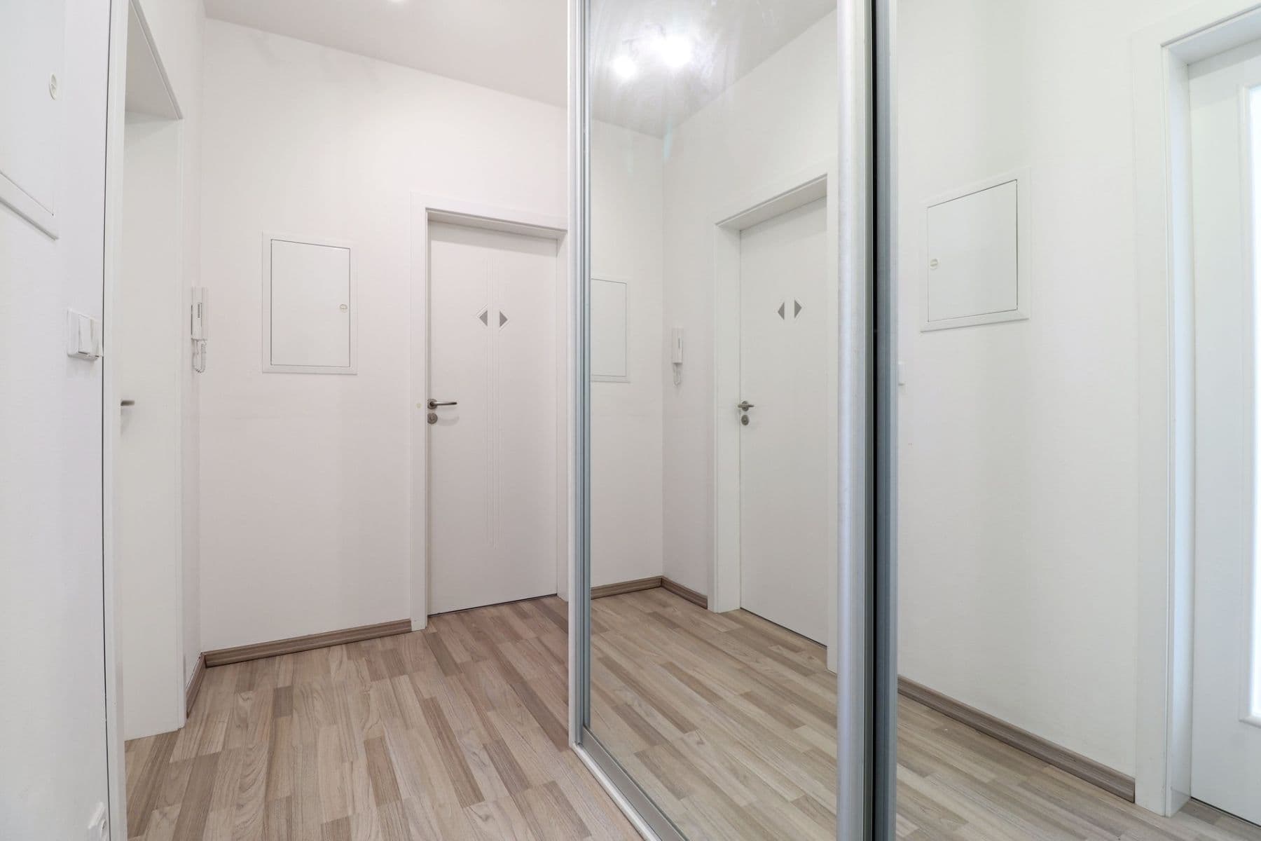 Prenájom bytu 2-izbový 55 m², Dragounská, Praha, Praha Prenájom bytu 2-izbový 55 m², Dragounská, Praha, Praha
