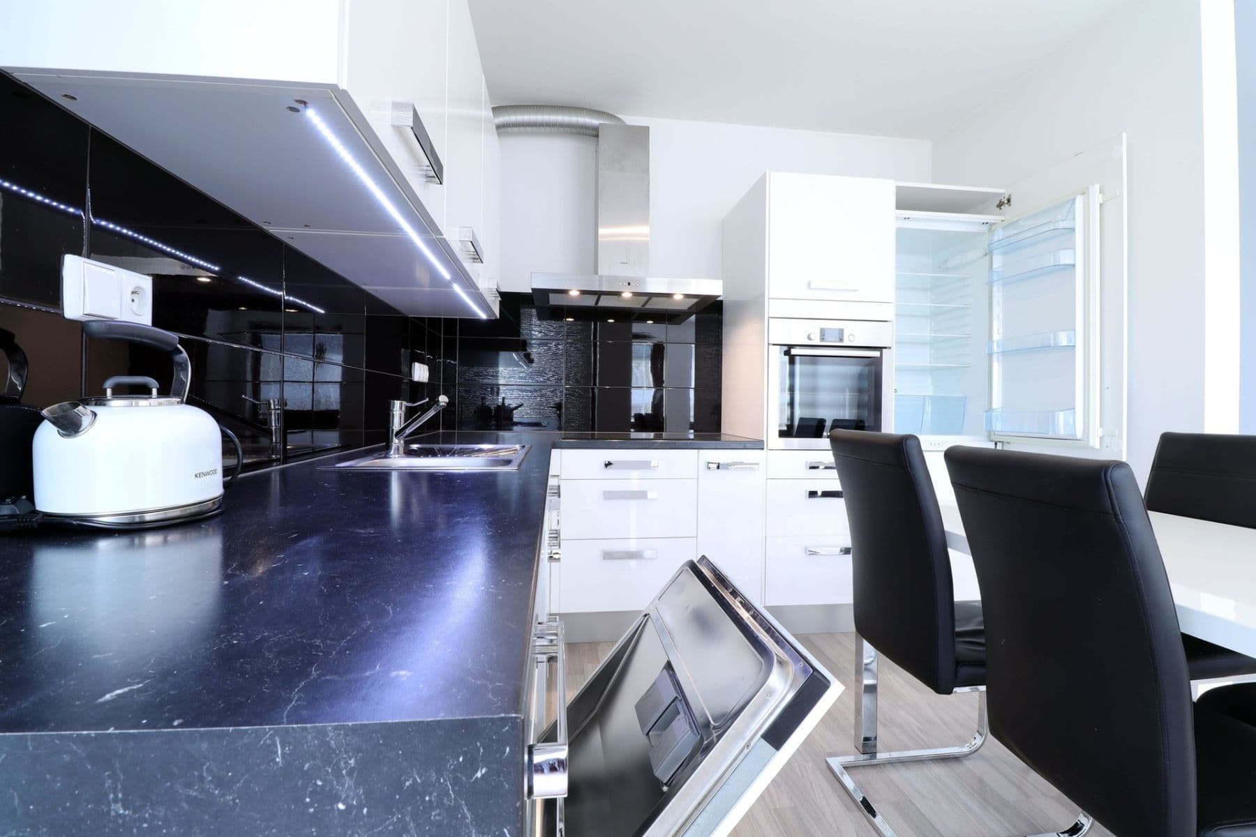 Prenájom bytu 2-izbový 55 m², Dragounská, Praha, Praha Prenájom bytu 2-izbový 55 m², Dragounská, Praha, Praha