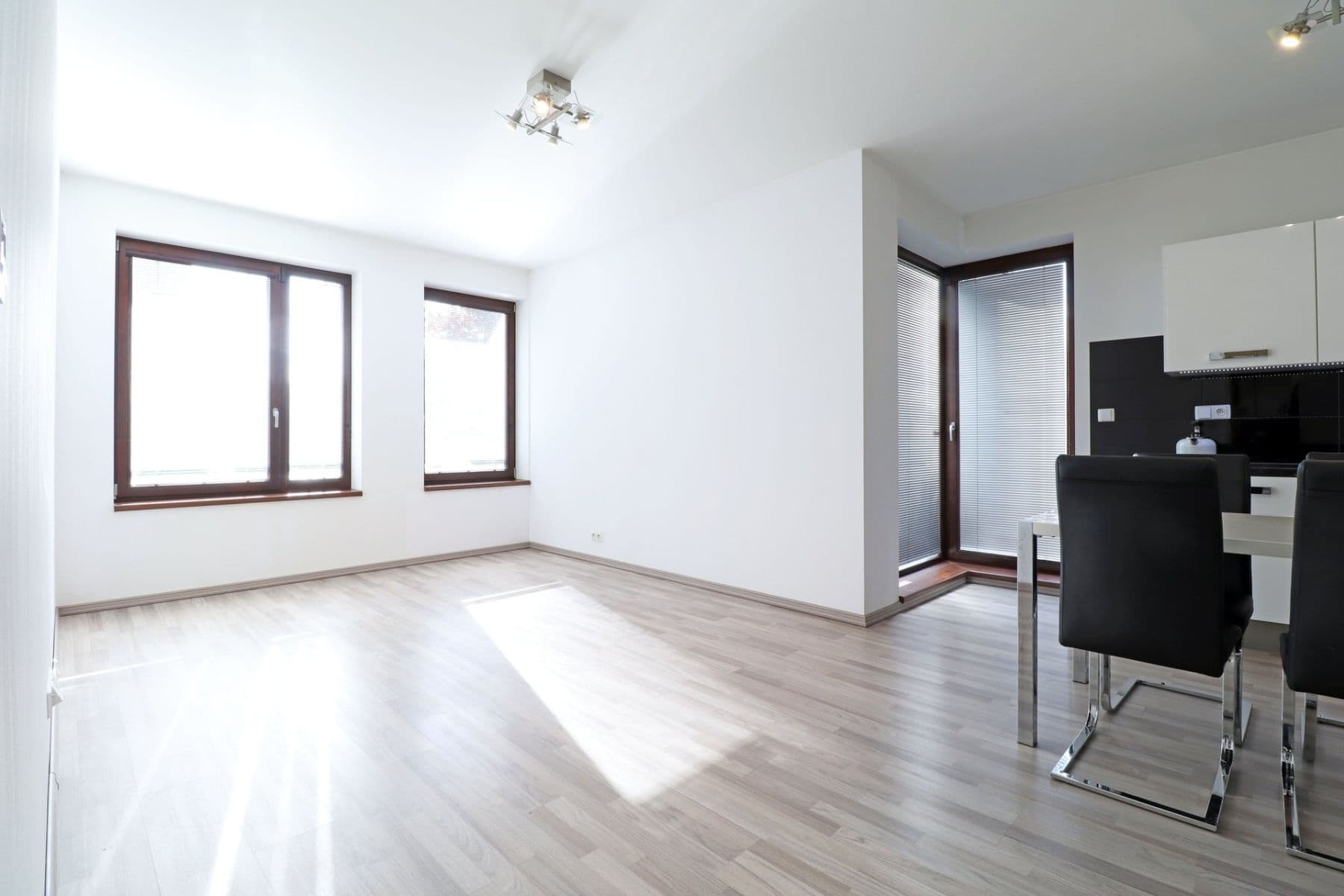 Prenájom bytu 2-izbový 55 m², Dragounská, Praha, Praha Prenájom bytu 2-izbový 55 m², Dragounská, Praha, Praha