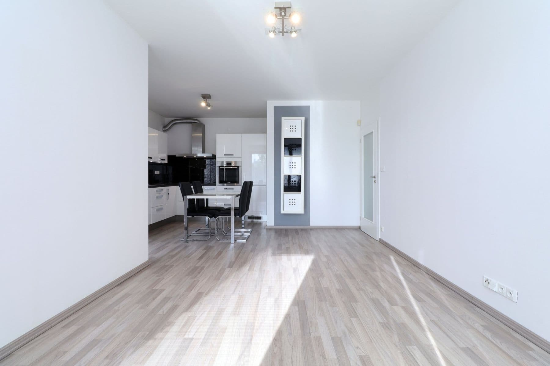 Prenájom bytu 2-izbový 55 m², Dragounská, Praha, Praha Prenájom bytu 2-izbový 55 m², Dragounská, Praha, Praha