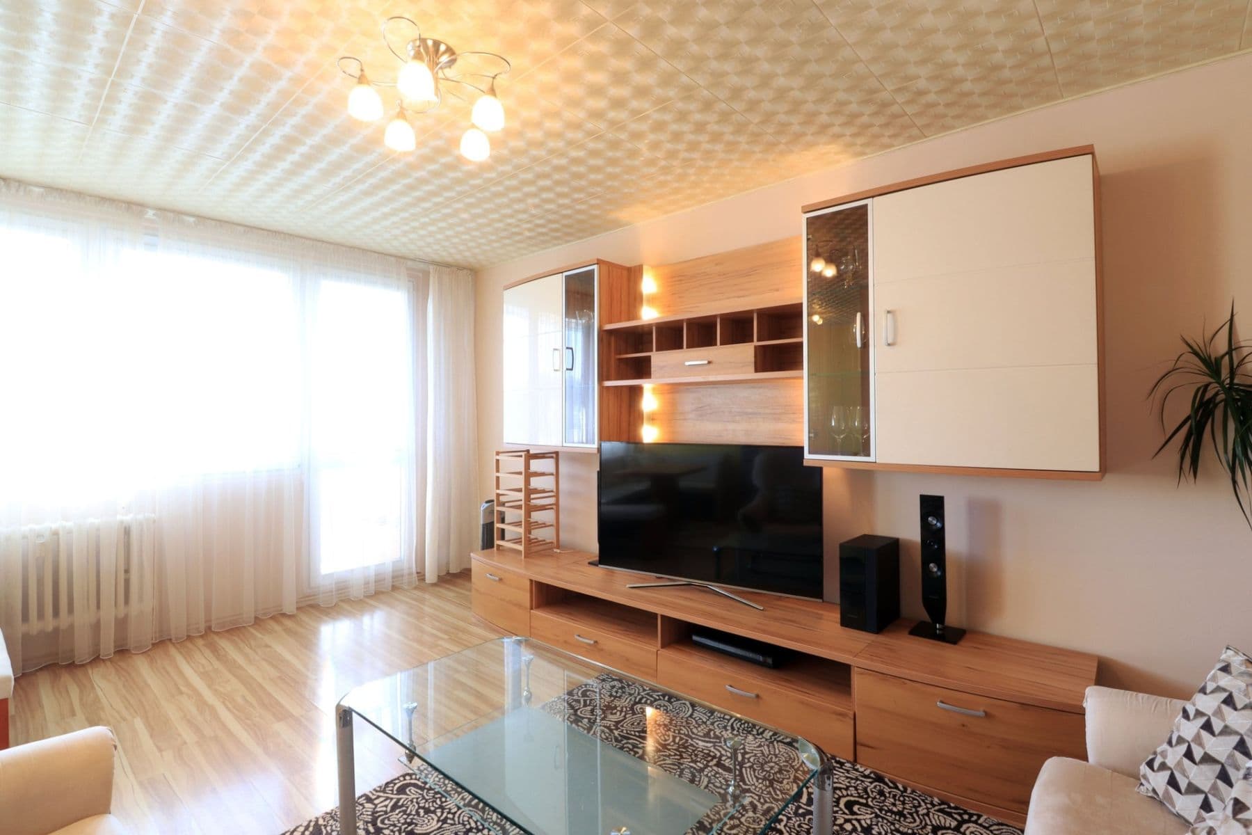 Prenájom bytu 3-izbový 73 m², Nevanova, Praha, Praha Prenájom bytu 3-izbový 73 m², Nevanova, Praha, Praha