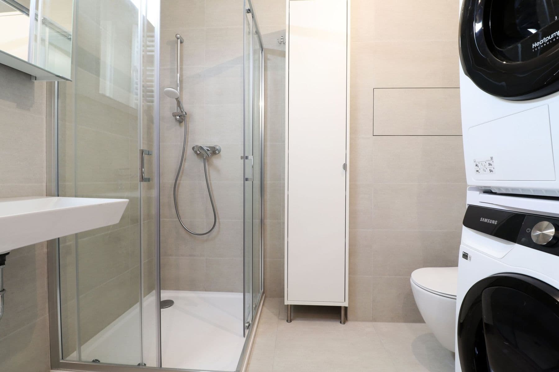 Prenájom bytu 1-izbový 28 m², V háji, Praha, Praha Prenájom bytu 1-izbový 28 m², V háji, Praha, Praha