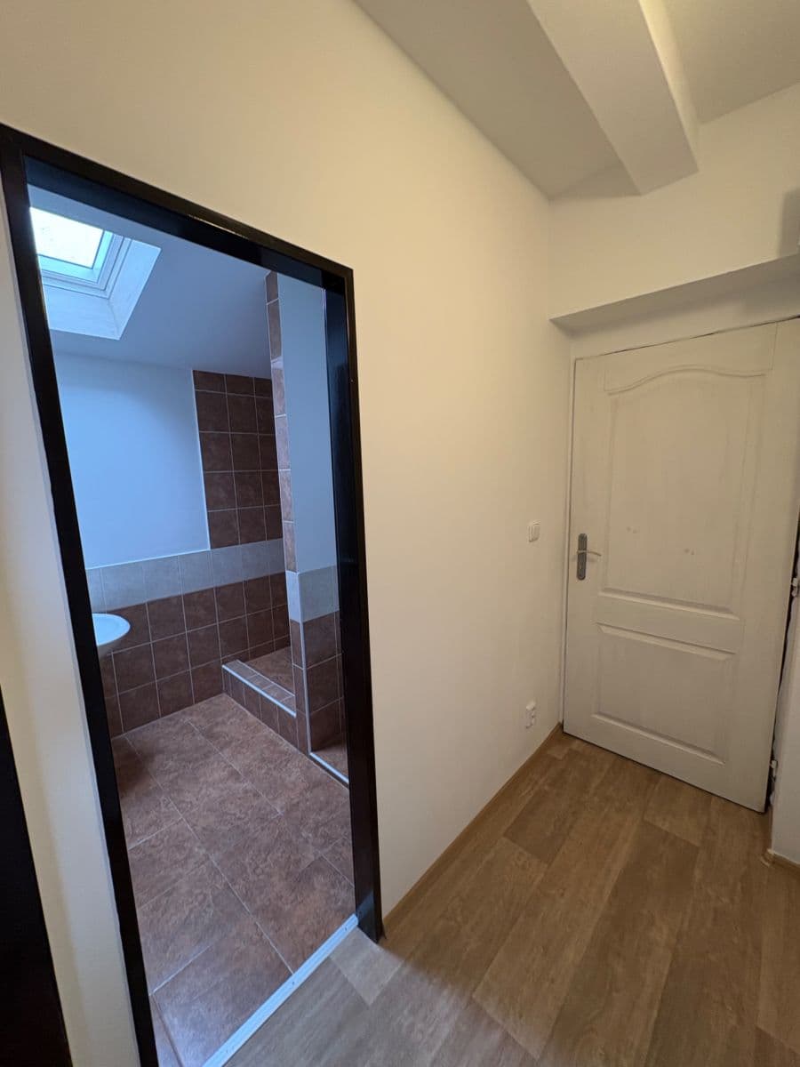 Prenájom bytu 2-izbový 44 m², Nádražní, Líbeznice, Středočeský kraj Prenájom bytu 2-izbový 44 m², Nádražní, Líbeznice, Středočeský kraj