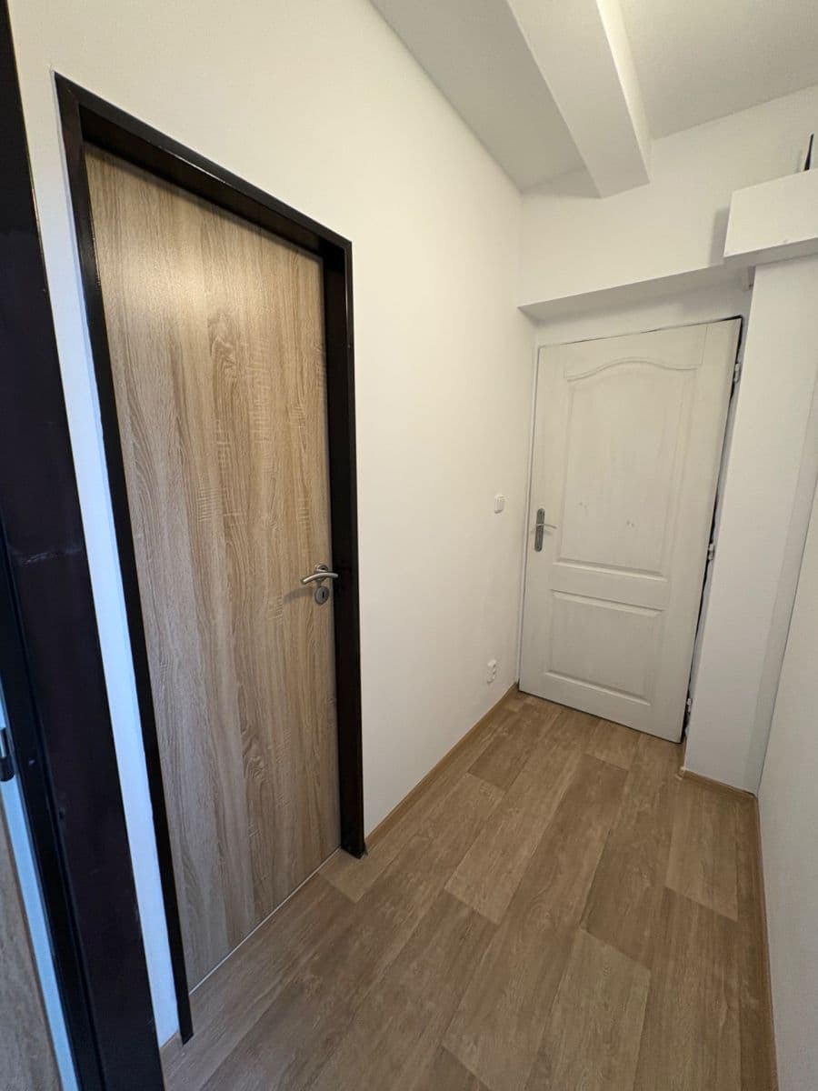 Prenájom bytu 2-izbový 44 m², Nádražní, Líbeznice, Středočeský kraj Prenájom bytu 2-izbový 44 m², Nádražní, Líbeznice, Středočeský kraj