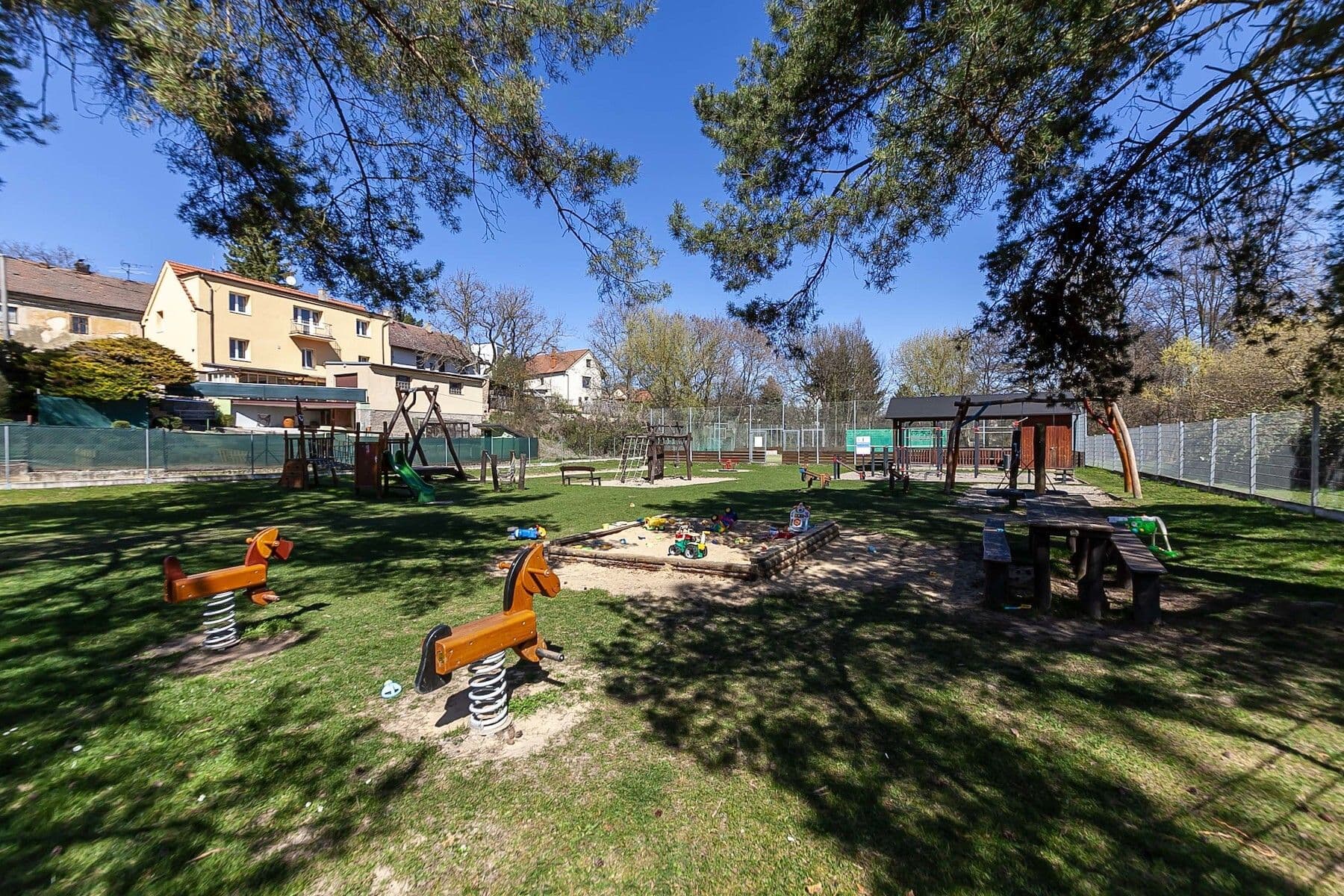 Predaj pozemku 910 m², Pod Višňovkou, Statenice, Středočeský kraj Predaj pozemku 910 m², Pod Višňovkou, Statenice, Středočeský kraj