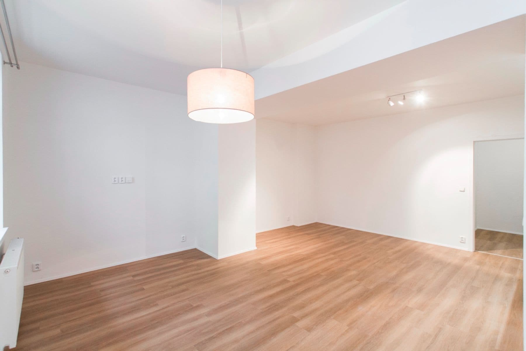 Prenájom bytu 1-izbový 44 m², Kotlaska, Praha, Praha Prenájom bytu 1-izbový 44 m², Kotlaska, Praha, Praha