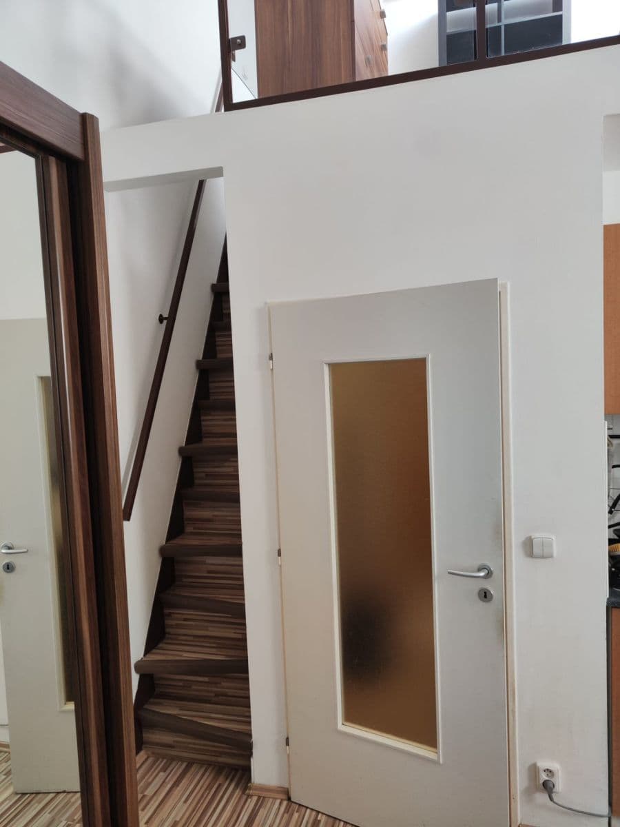 Prenájom bytu 1-izbový 40 m², Jaroslava Foglara, Praha, Praha Prenájom bytu 1-izbový 40 m², Jaroslava Foglara, Praha, Praha