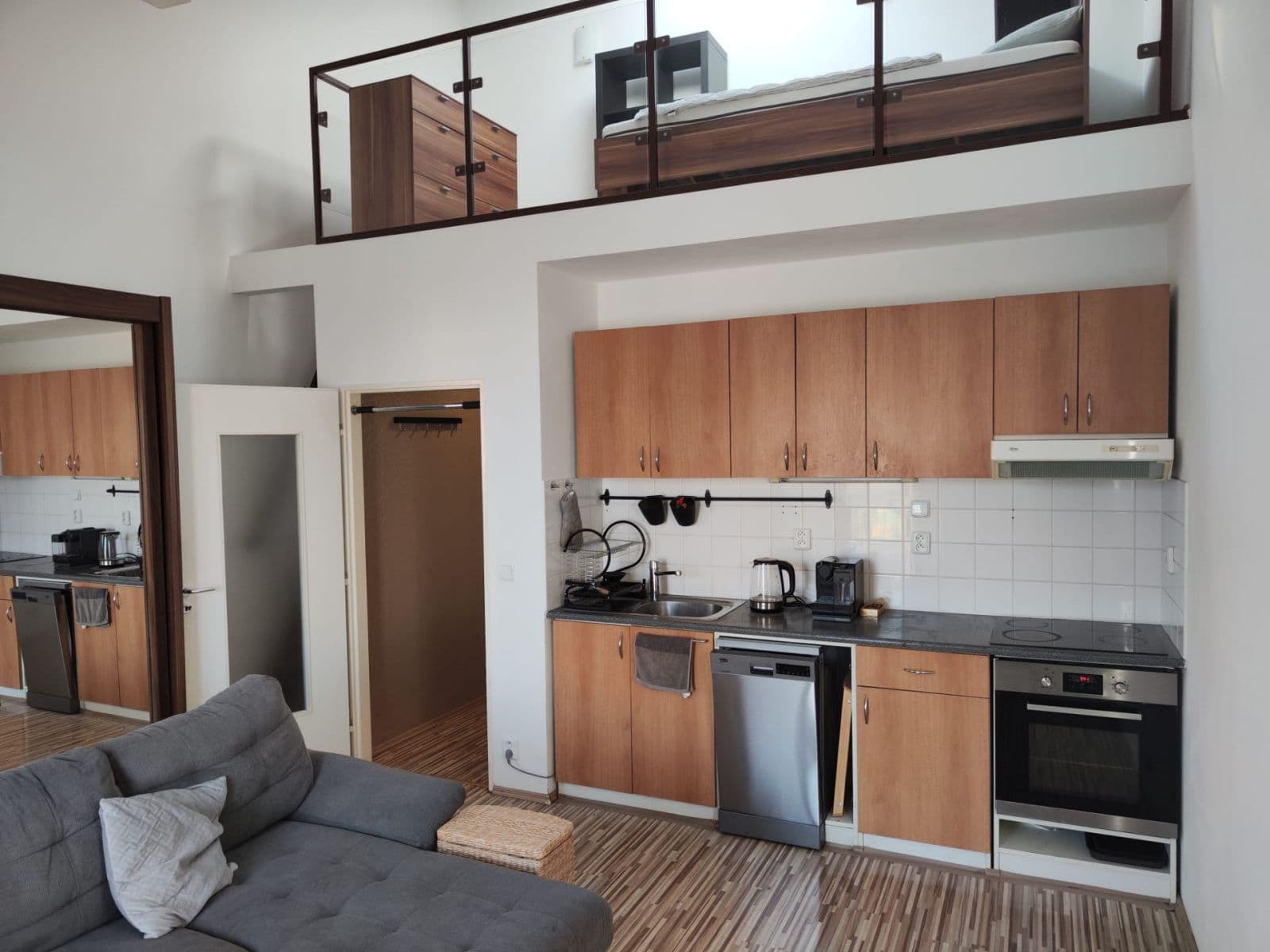 Prenájom bytu 1-izbový 40 m², Jaroslava Foglara, Praha, Praha Prenájom bytu 1-izbový 40 m², Jaroslava Foglara, Praha, Praha