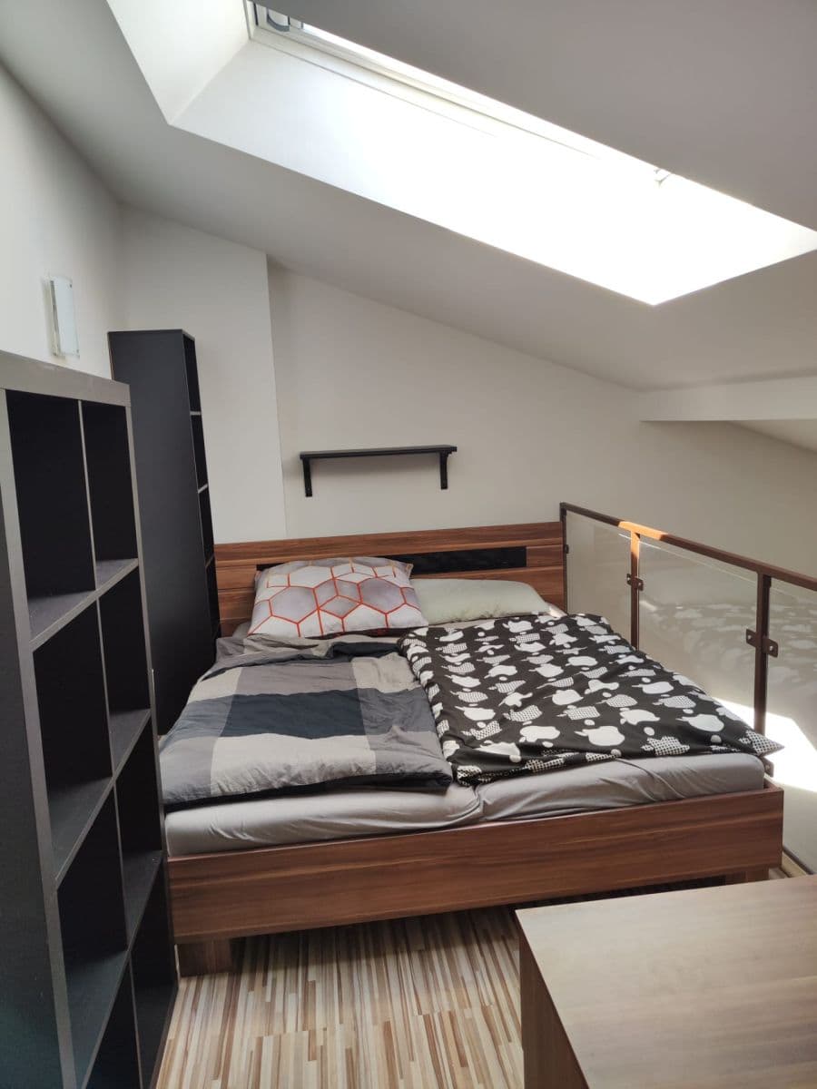 Prenájom bytu 1-izbový 40 m², Jaroslava Foglara, Praha, Praha Prenájom bytu 1-izbový 40 m², Jaroslava Foglara, Praha, Praha