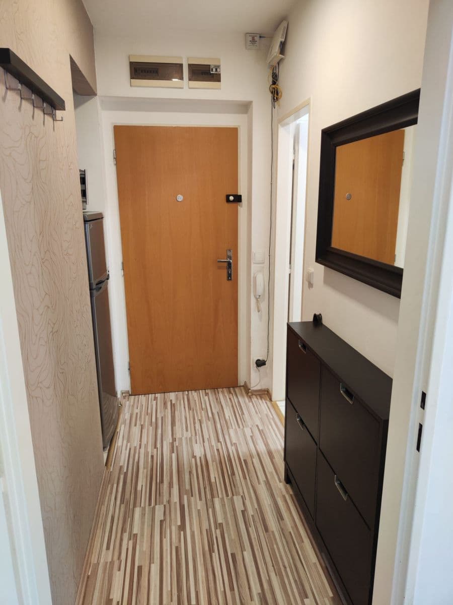 Prenájom bytu 1-izbový 40 m², Jaroslava Foglara, Praha, Praha Prenájom bytu 1-izbový 40 m², Jaroslava Foglara, Praha, Praha