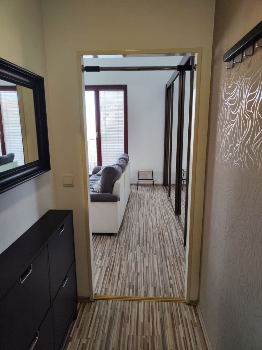 Prenájom bytu 1-izbový 40 m², Jaroslava Foglara, Praha, Praha Prenájom bytu 1-izbový 40 m², Jaroslava Foglara, Praha, Praha