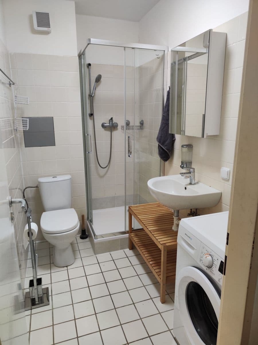 Prenájom bytu 1-izbový 40 m², Jaroslava Foglara, Praha, Praha Prenájom bytu 1-izbový 40 m², Jaroslava Foglara, Praha, Praha