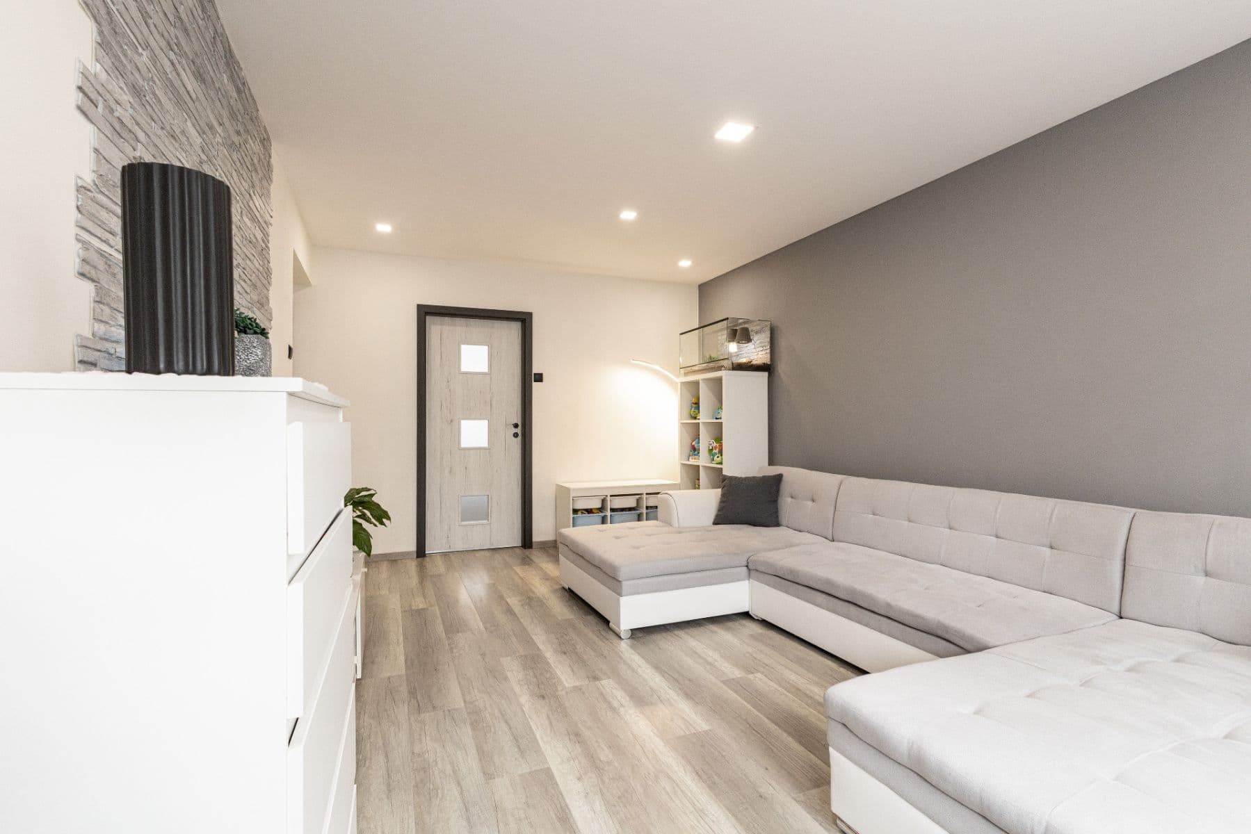 Predaj bytu 3-izbový 71 m², Sazená, Středočeský kraj Predaj bytu 3-izbový 71 m², Sazená, Středočeský kraj