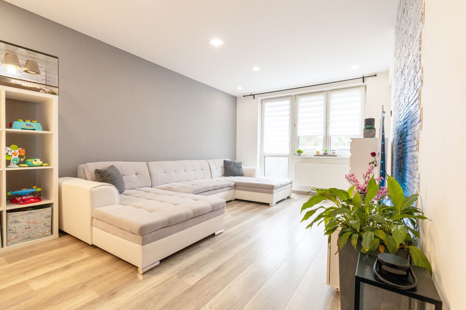 Predaj bytu 3-izbový 71 m², Sazená, Středočeský kraj Predaj bytu 3-izbový 71 m², Sazená, Středočeský kraj