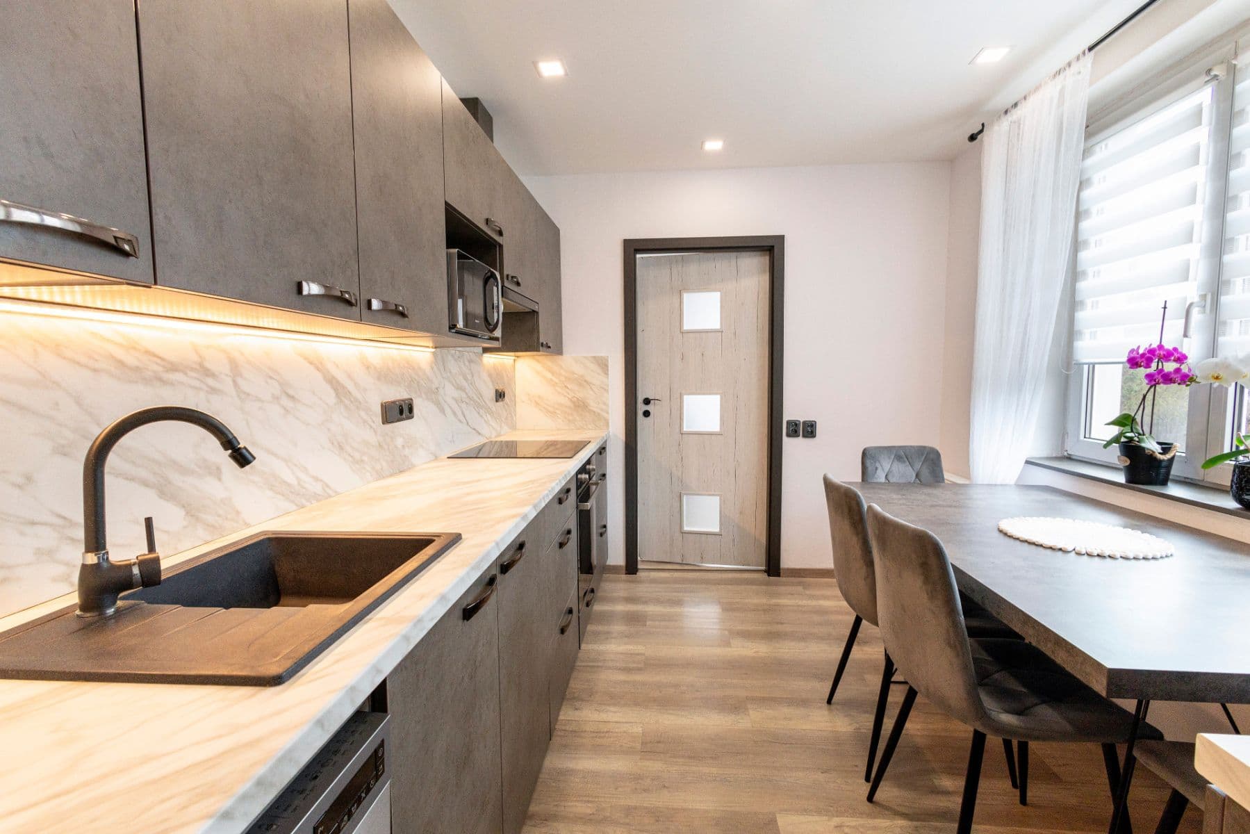 Predaj bytu 3-izbový 71 m², Sazená, Středočeský kraj Predaj bytu 3-izbový 71 m², Sazená, Středočeský kraj