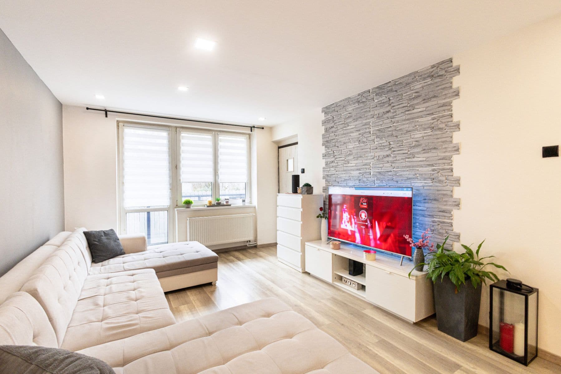 Predaj bytu 3-izbový 71 m², Sazená, Středočeský kraj Predaj bytu 3-izbový 71 m², Sazená, Středočeský kraj