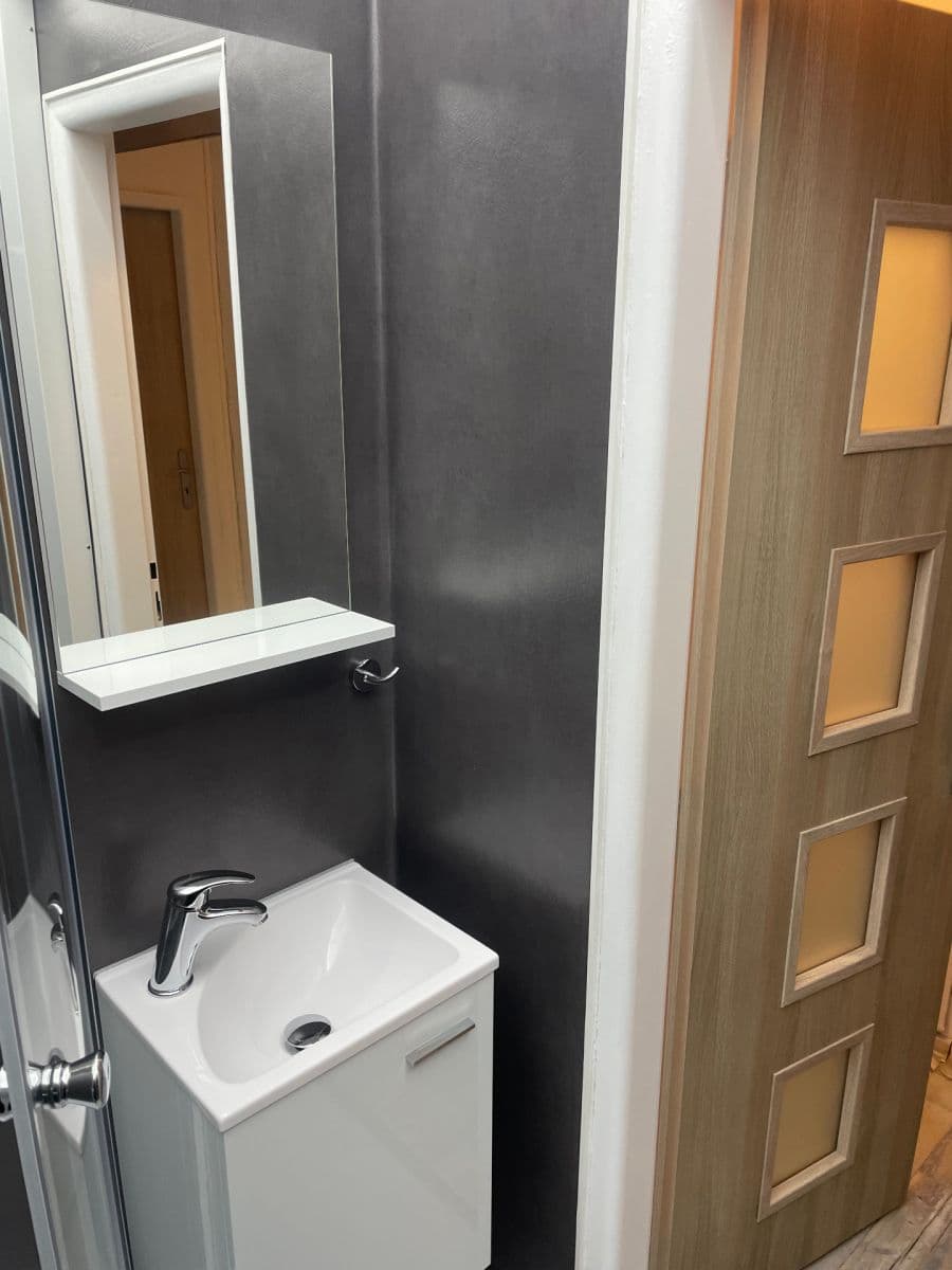 Prenájom bytu 3-izbový 73 m², Dukelských hrdinů, Ústí nad Labem, Ústecký kraj Prenájom bytu 3-izbový 73 m², Dukelských hrdinů, Ústí nad Labem, Ústecký kraj