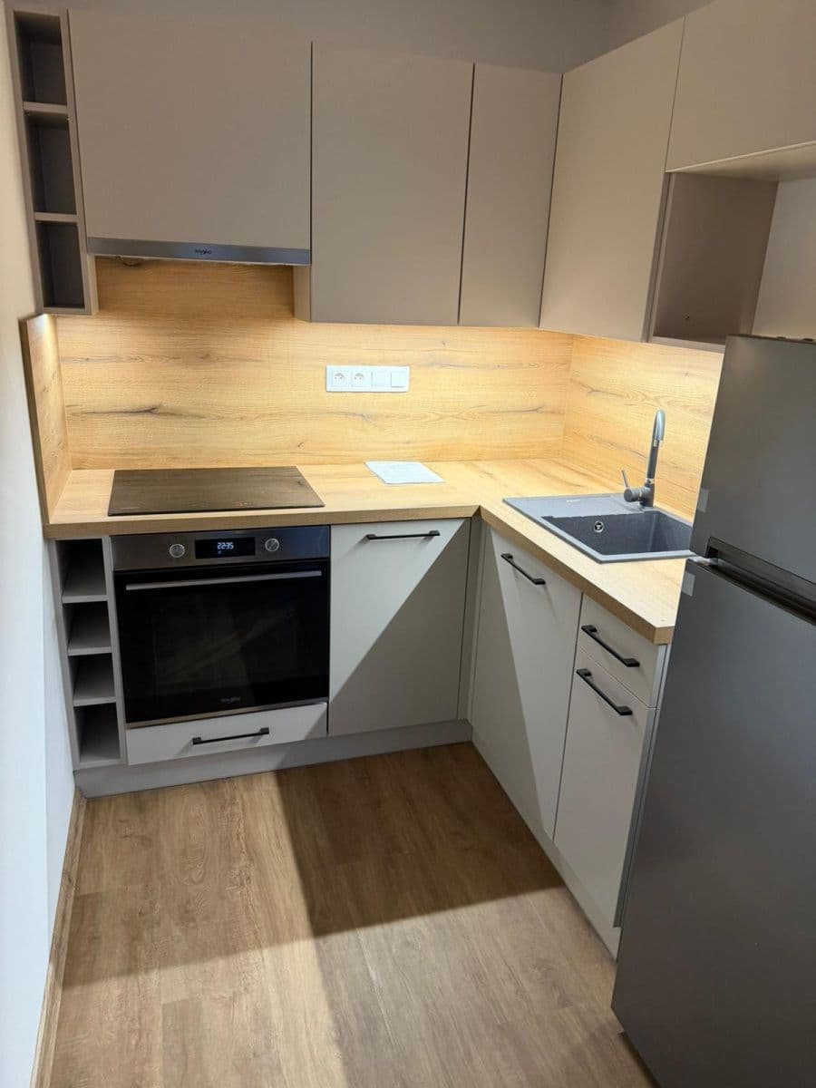 Prenájom bytu 1-izbový 36 m², Americká, Kladno, Středočeský kraj Prenájom bytu 1-izbový 36 m², Americká, Kladno, Středočeský kraj