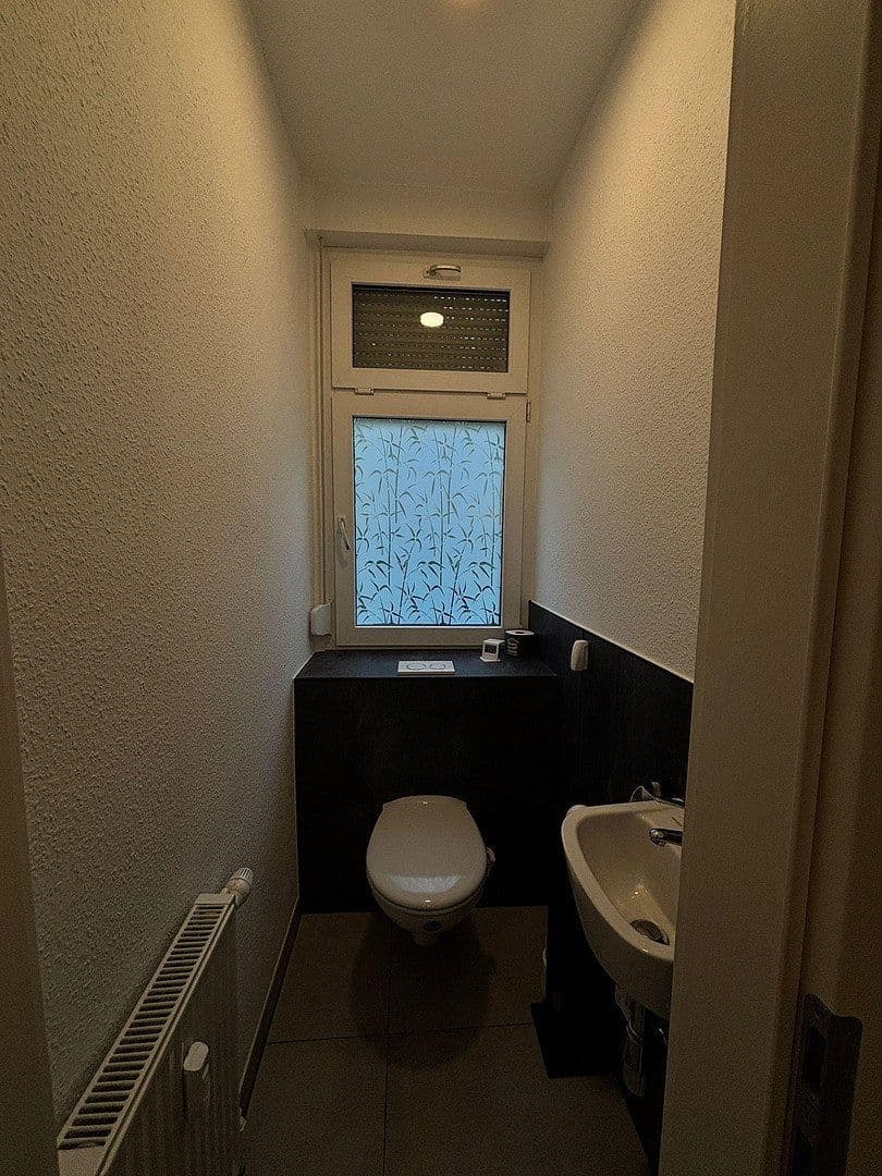 Prenájom bytu 4-izbový 107 m², Dorfstraße 61, Grünhainichen, Sasko Prenájom bytu 4-izbový 107 m², Dorfstraße 61, Grünhainichen, Sasko