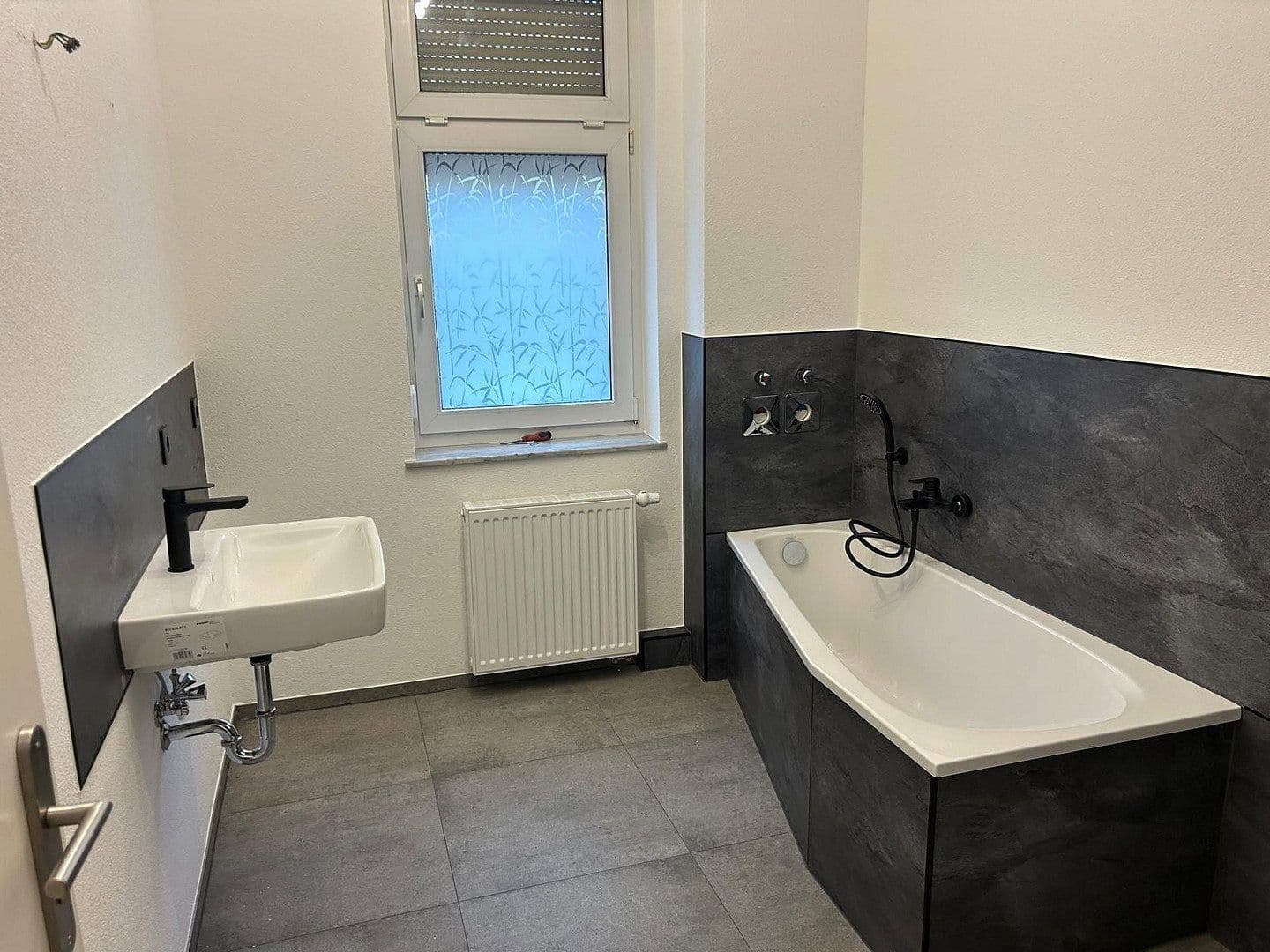 Prenájom bytu 4-izbový 107 m², Dorfstraße 61, Grünhainichen, Sasko Prenájom bytu 4-izbový 107 m², Dorfstraße 61, Grünhainichen, Sasko