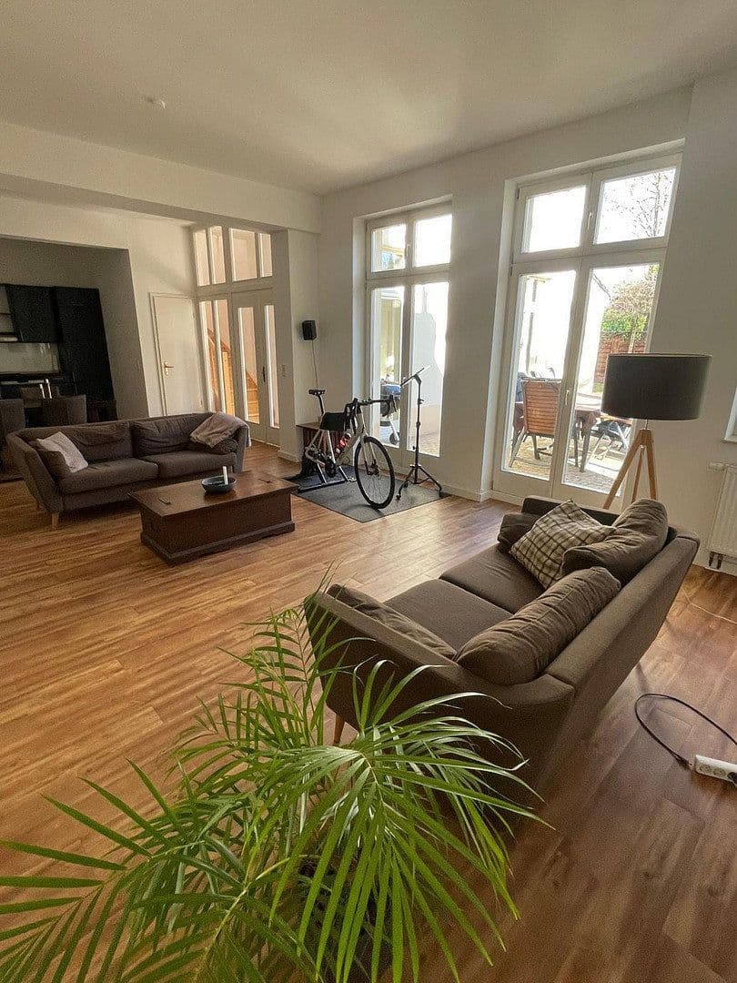 Predaj domu 140 m², pozemek 292 m², Potsdam, Brandenbursko Predaj domu 140 m², pozemek 292 m², Potsdam, Brandenbursko