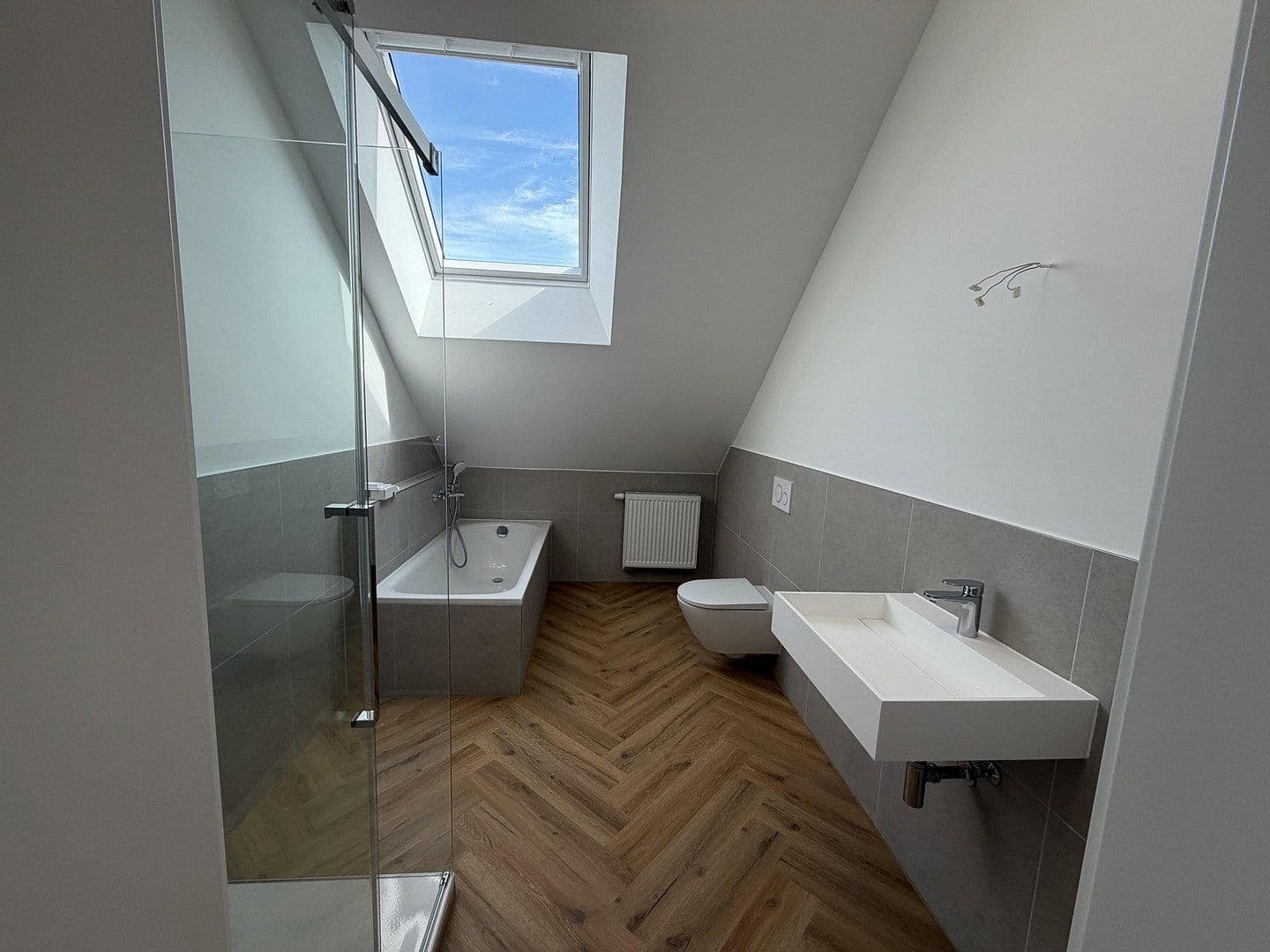 Predaj domu 202 m², pozemek 390 m², Freiberg am Neckar, Bádensko-Wurttembersko Predaj domu 202 m², pozemek 390 m², Freiberg am Neckar, Bádensko-Wurttembersko