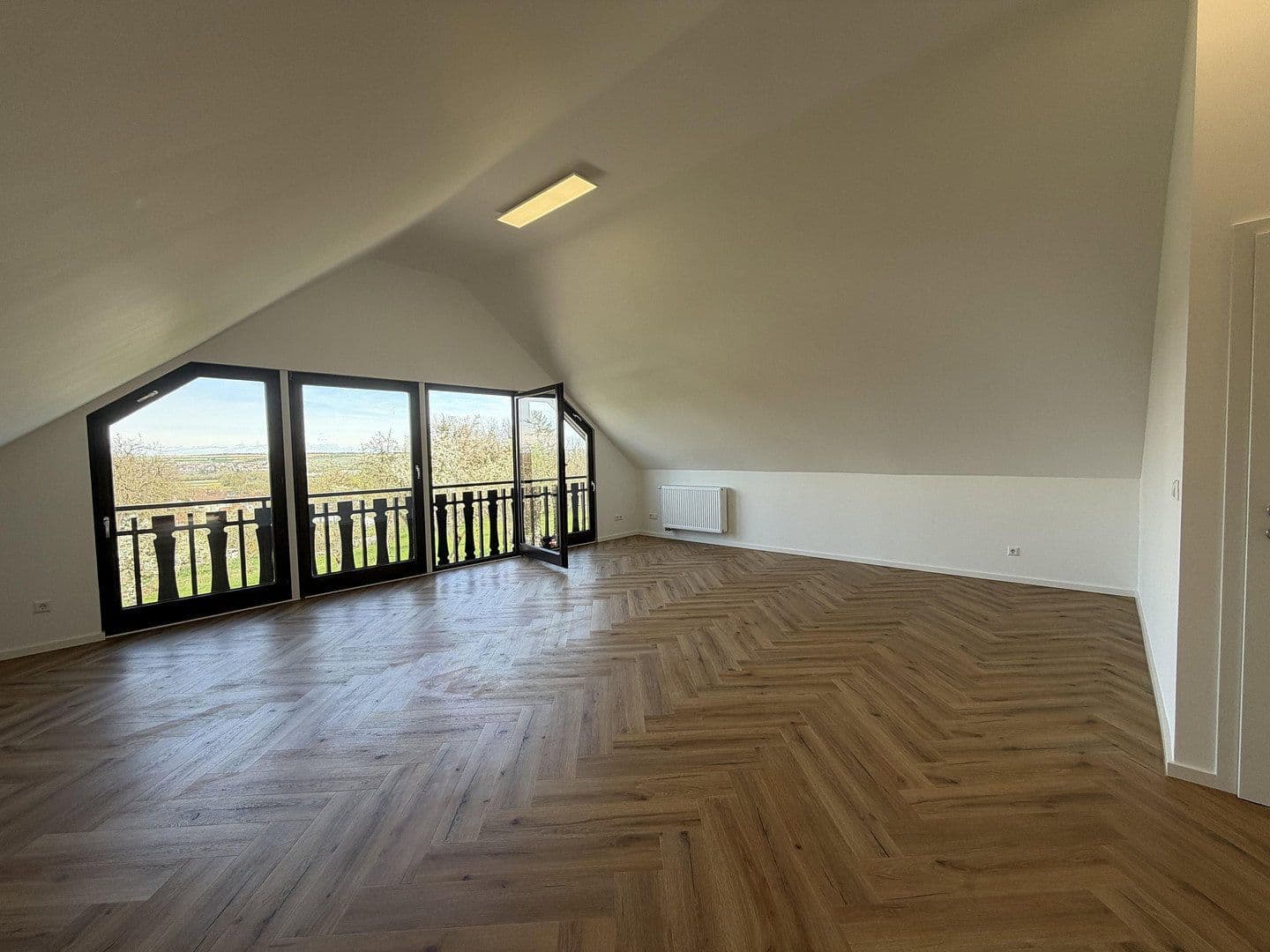 Predaj domu 202 m², pozemek 390 m², Freiberg am Neckar, Bádensko-Wurttembersko Predaj domu 202 m², pozemek 390 m², Freiberg am Neckar, Bádensko-Wurttembersko