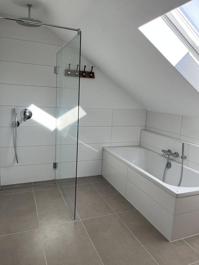 Prenájom bytu 5-izbový 180 m², Ohlsbach, Bádensko-Wurttembersko Prenájom bytu 5-izbový 180 m², Ohlsbach, Bádensko-Wurttembersko