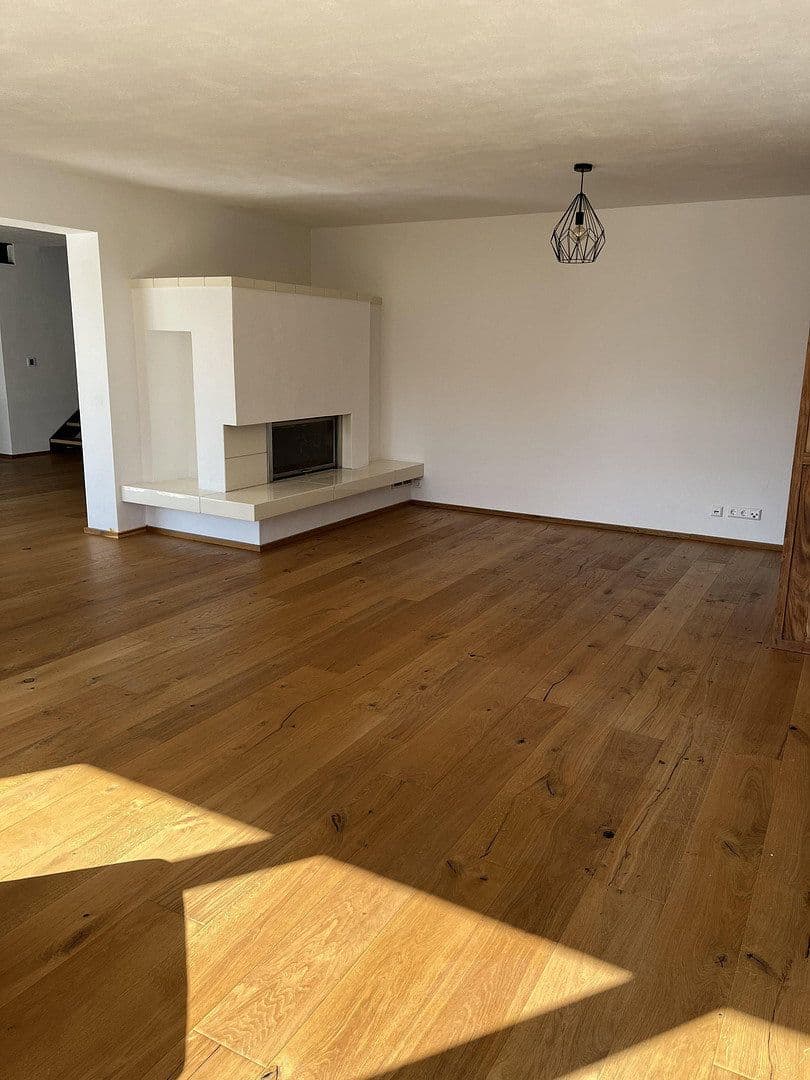 Prenájom bytu 5-izbový 180 m², Ohlsbach, Bádensko-Wurttembersko Prenájom bytu 5-izbový 180 m², Ohlsbach, Bádensko-Wurttembersko