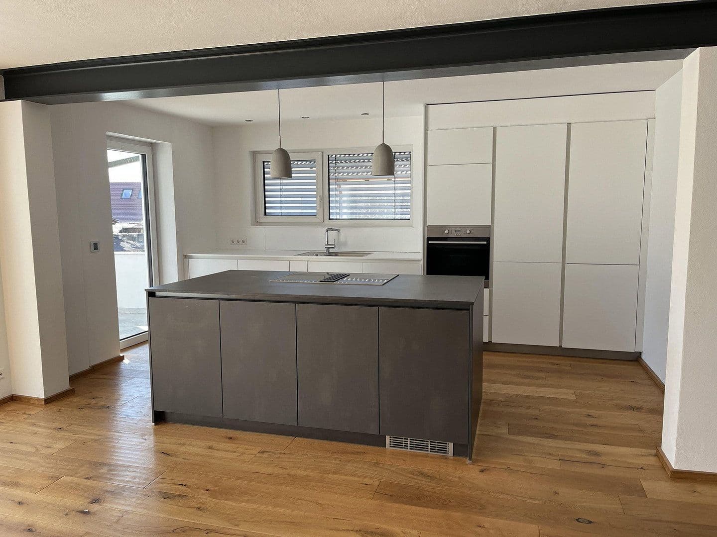 Prenájom bytu 5-izbový 180 m², Ohlsbach, Bádensko-Wurttembersko Prenájom bytu 5-izbový 180 m², Ohlsbach, Bádensko-Wurttembersko