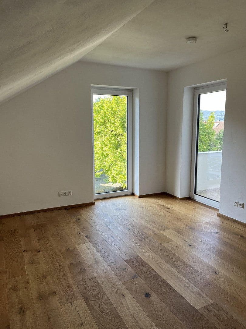Prenájom bytu 5-izbový 180 m², Ohlsbach, Bádensko-Wurttembersko Prenájom bytu 5-izbový 180 m², Ohlsbach, Bádensko-Wurttembersko