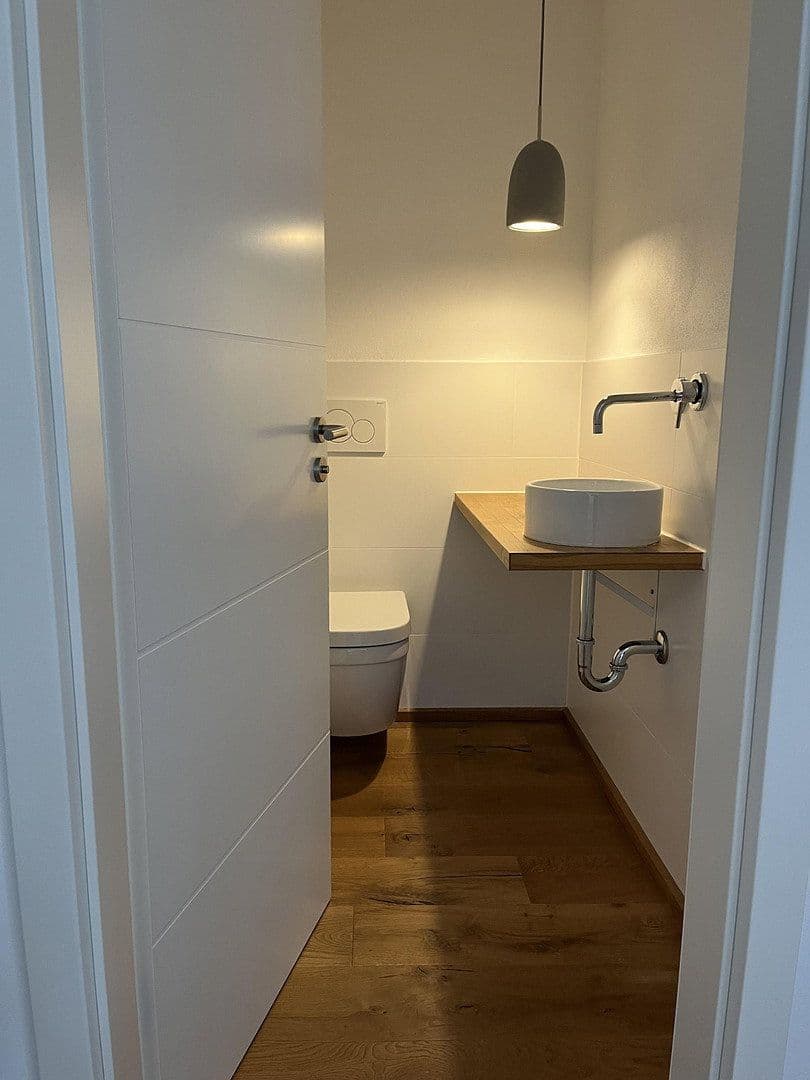 Prenájom bytu 5-izbový 180 m², Ohlsbach, Bádensko-Wurttembersko Prenájom bytu 5-izbový 180 m², Ohlsbach, Bádensko-Wurttembersko