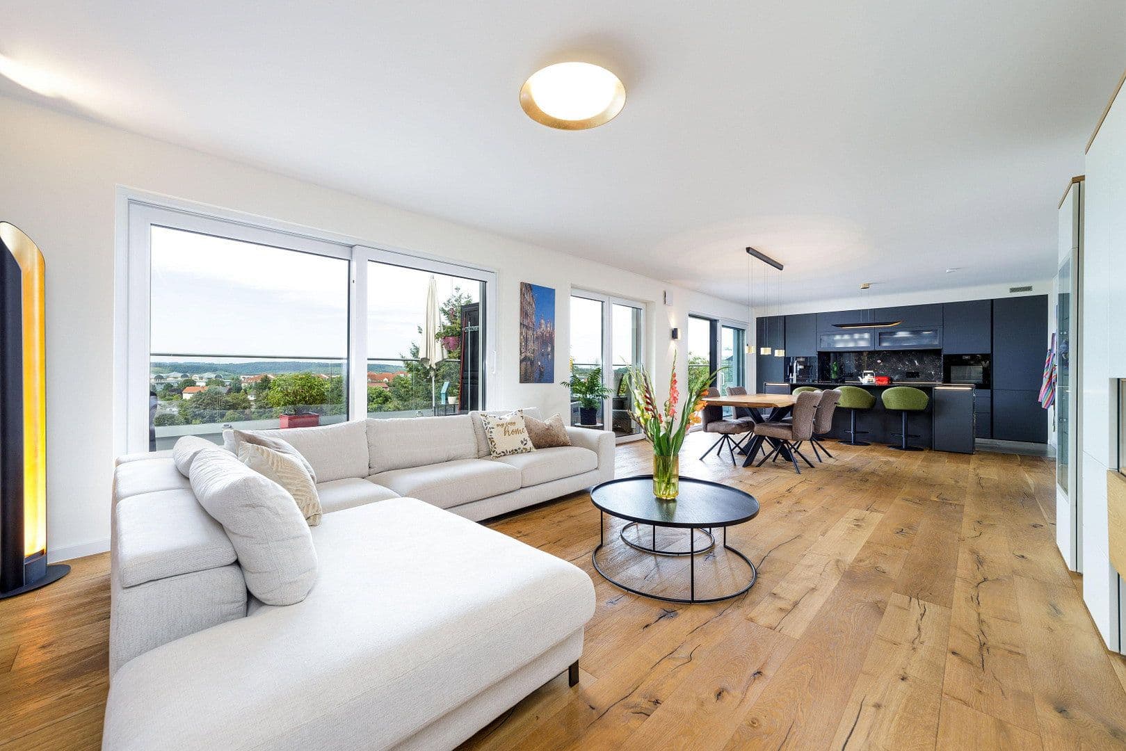 Prenájom bytu 5-izbový 180 m², Perl, Sársko Prenájom bytu 5-izbový 180 m², Perl, Sársko