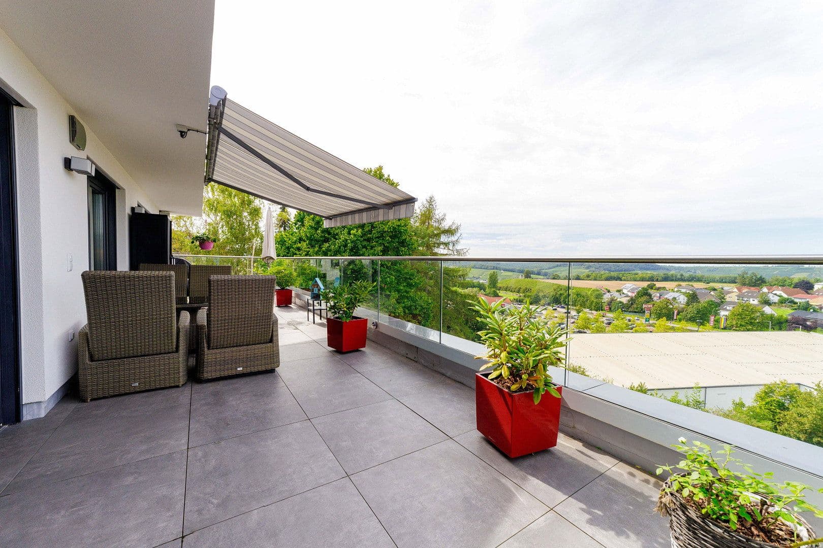 Prenájom bytu 5-izbový 180 m², Perl, Sársko Prenájom bytu 5-izbový 180 m², Perl, Sársko