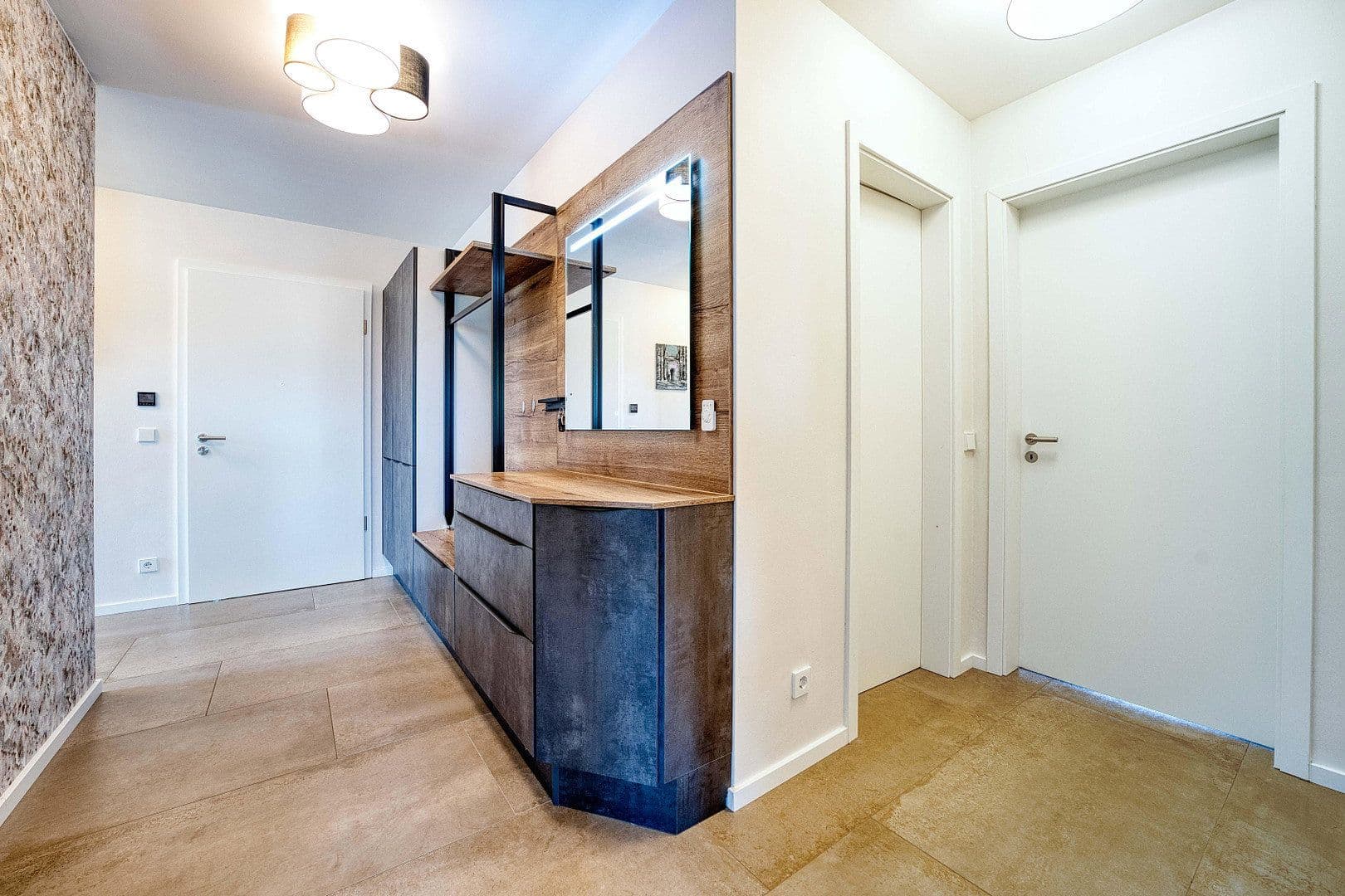 Prenájom bytu 5-izbový 180 m², Perl, Sársko Prenájom bytu 5-izbový 180 m², Perl, Sársko