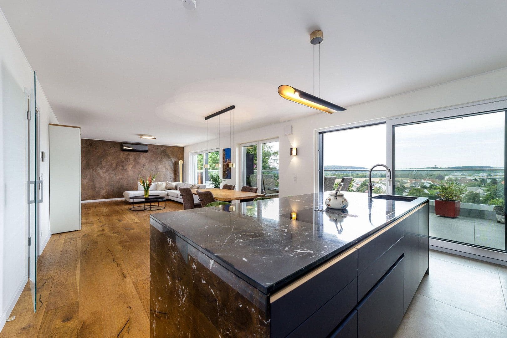 Prenájom bytu 5-izbový 180 m², Perl, Sársko Prenájom bytu 5-izbový 180 m², Perl, Sársko