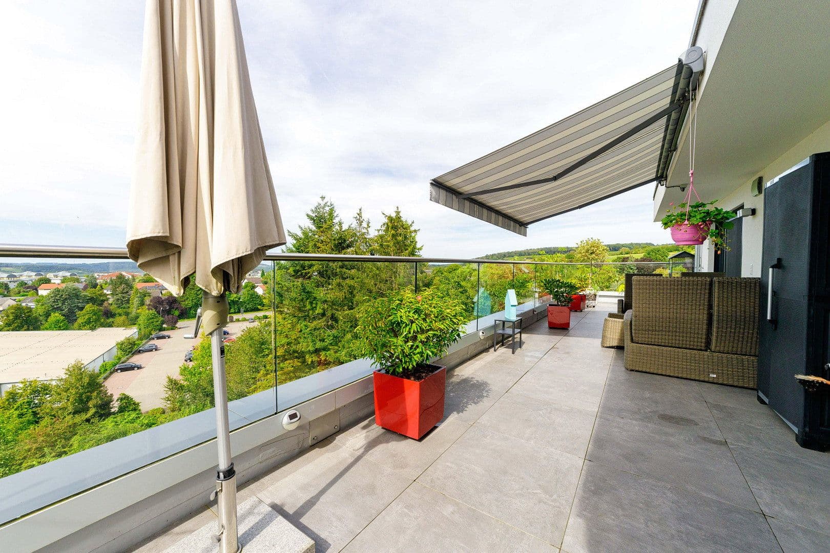 Prenájom bytu 5-izbový 180 m², Perl, Sársko Prenájom bytu 5-izbový 180 m², Perl, Sársko